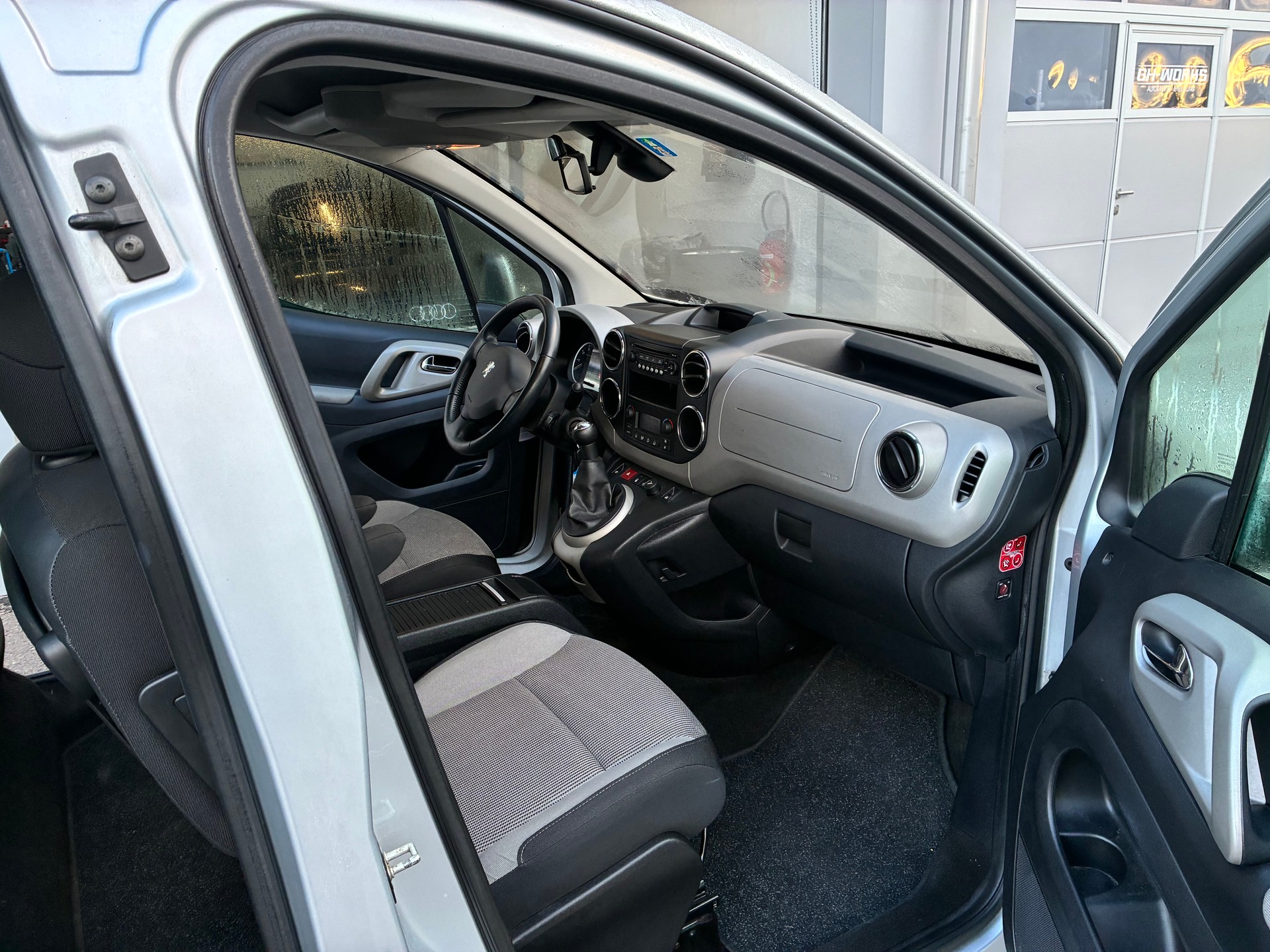 PEUGEOT Partner 1.6 HDI Outdoor-image-8