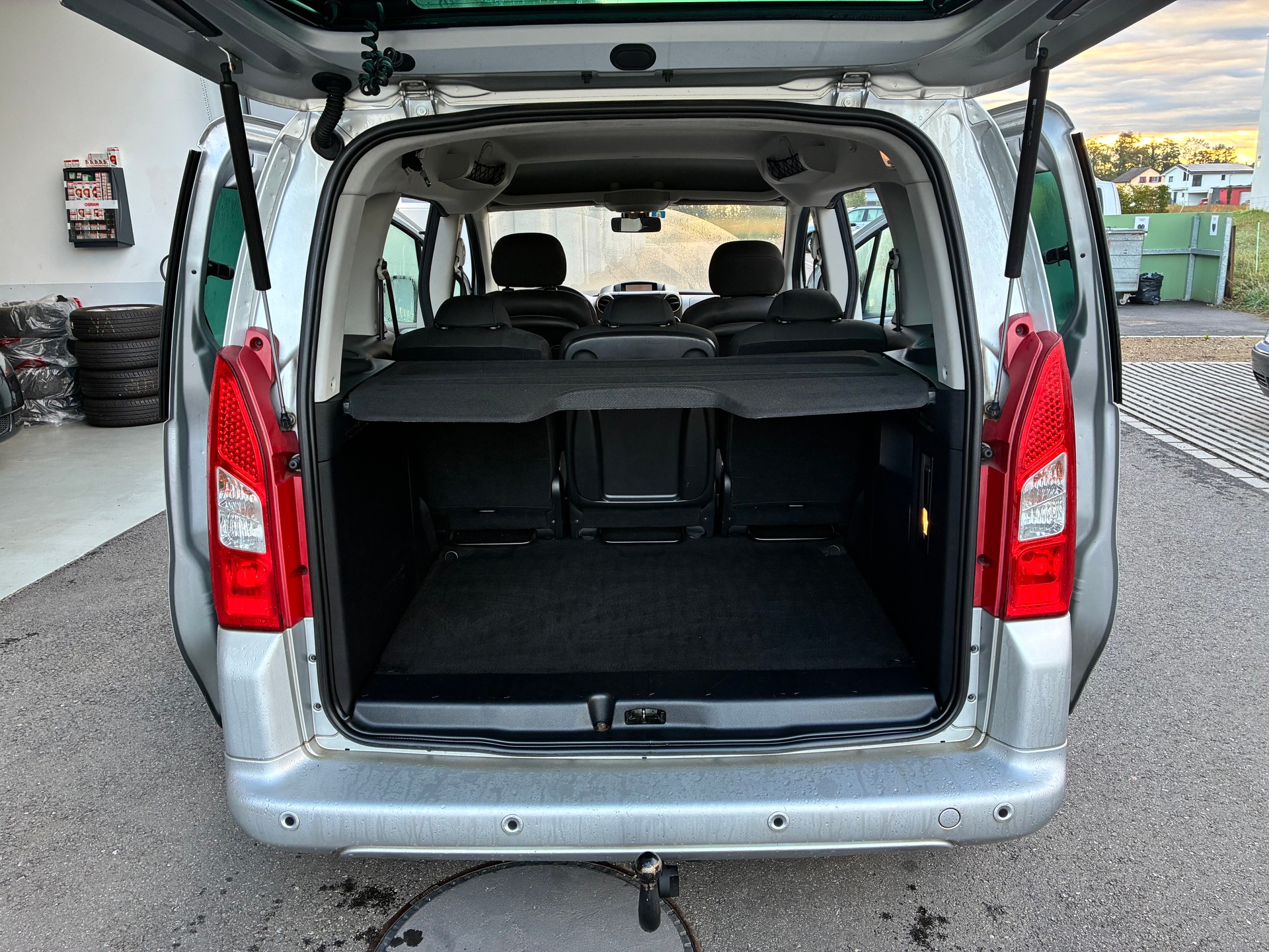 PEUGEOT Partner 1.6 HDI Outdoor-image-9