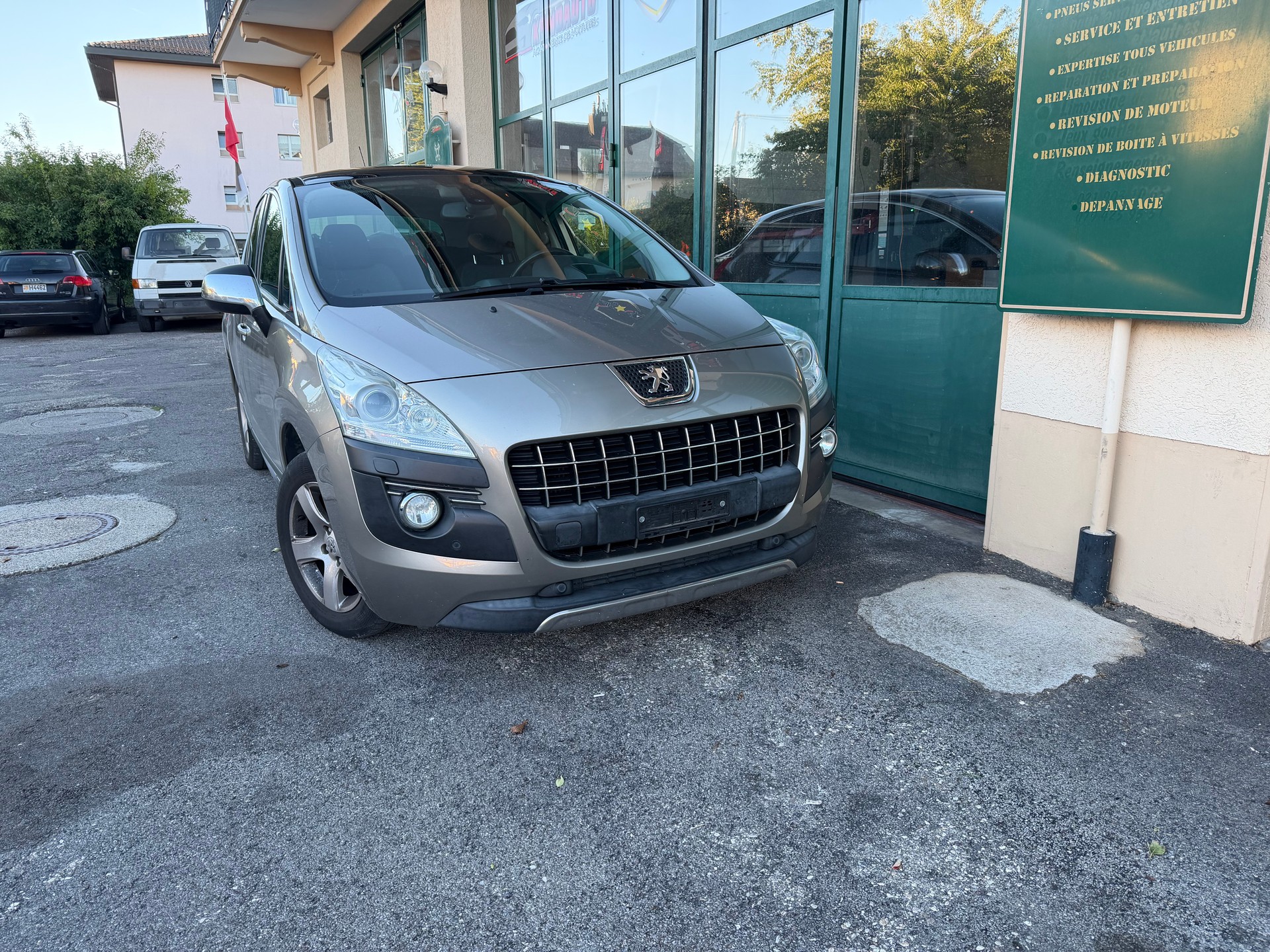 PEUGEOT 3008 1.6 HDI Sport EGS6-image-0