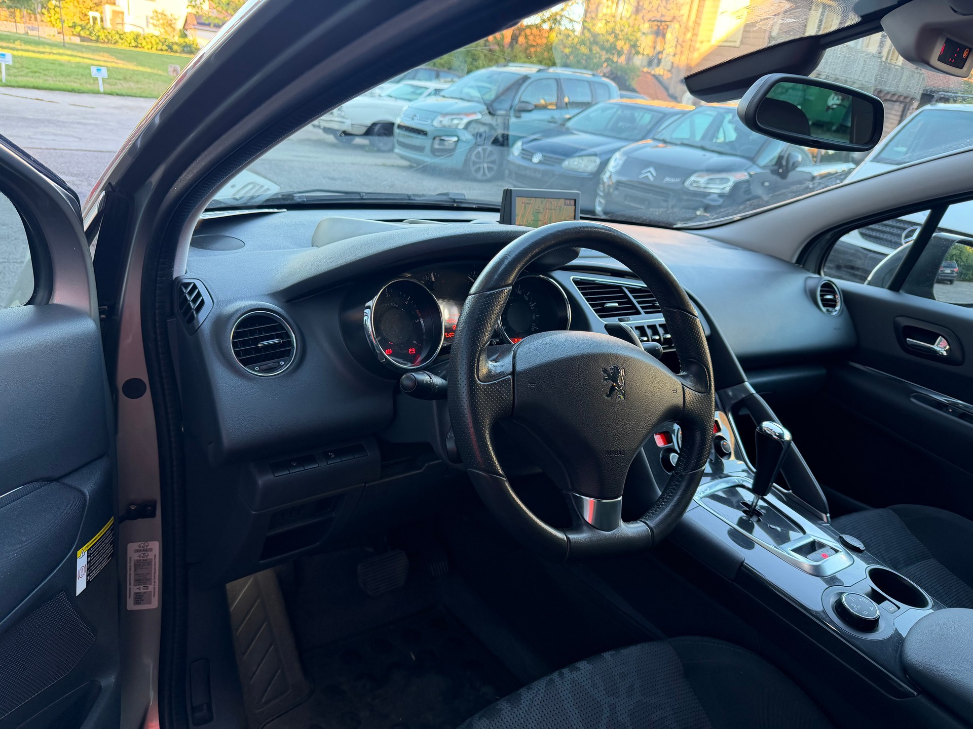 PEUGEOT 3008 1.6 HDI Sport EGS6-image-2