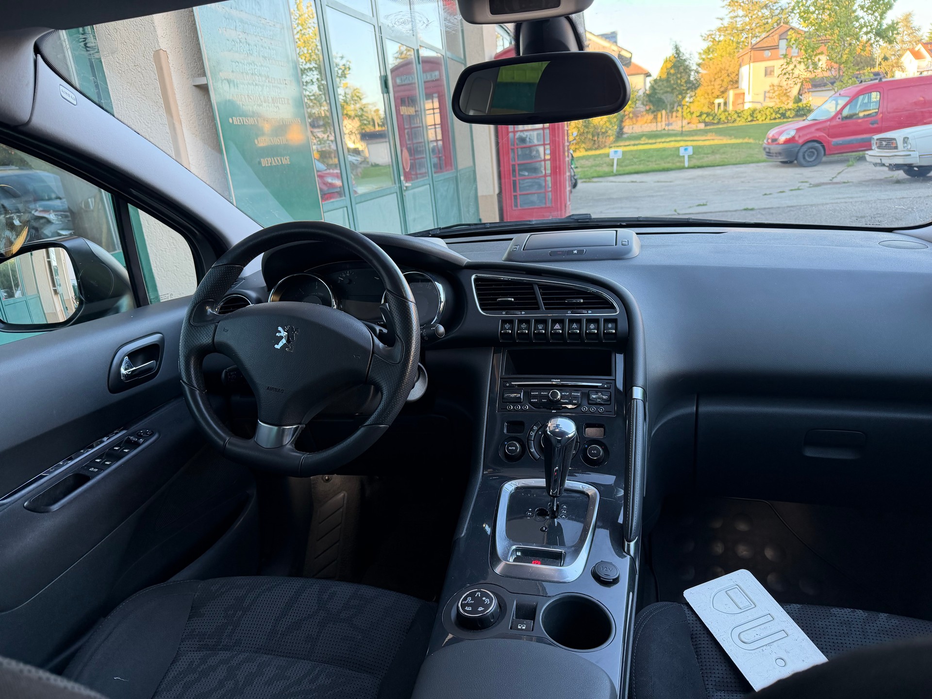 PEUGEOT 3008 1.6 HDI Sport EGS6-image-3
