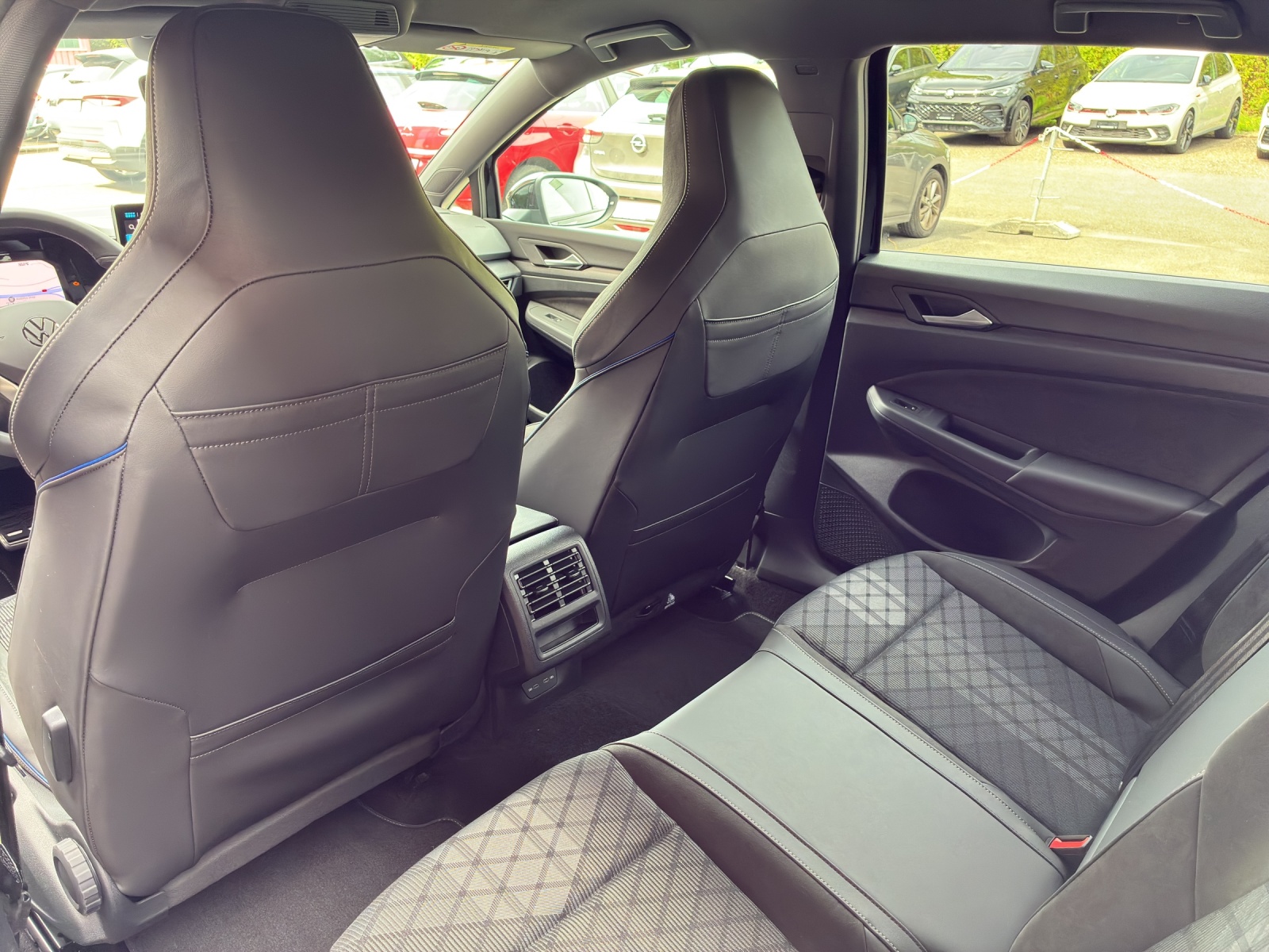 VW Golf Variant 2.0 TSI R-Line DSG 4 Motion-image-16