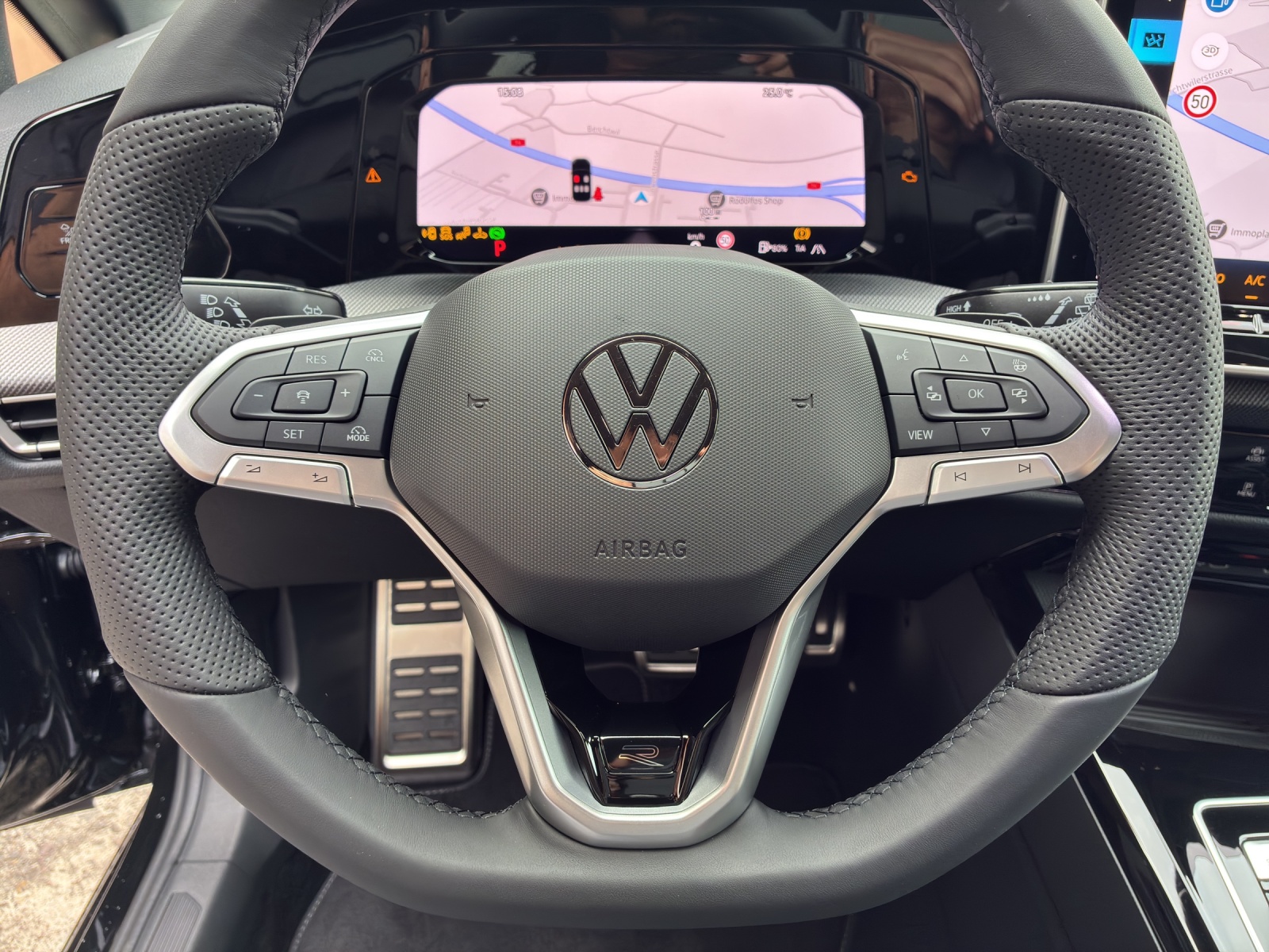 VW Golf Variant 2.0 TSI R-Line DSG 4 Motion-image-13