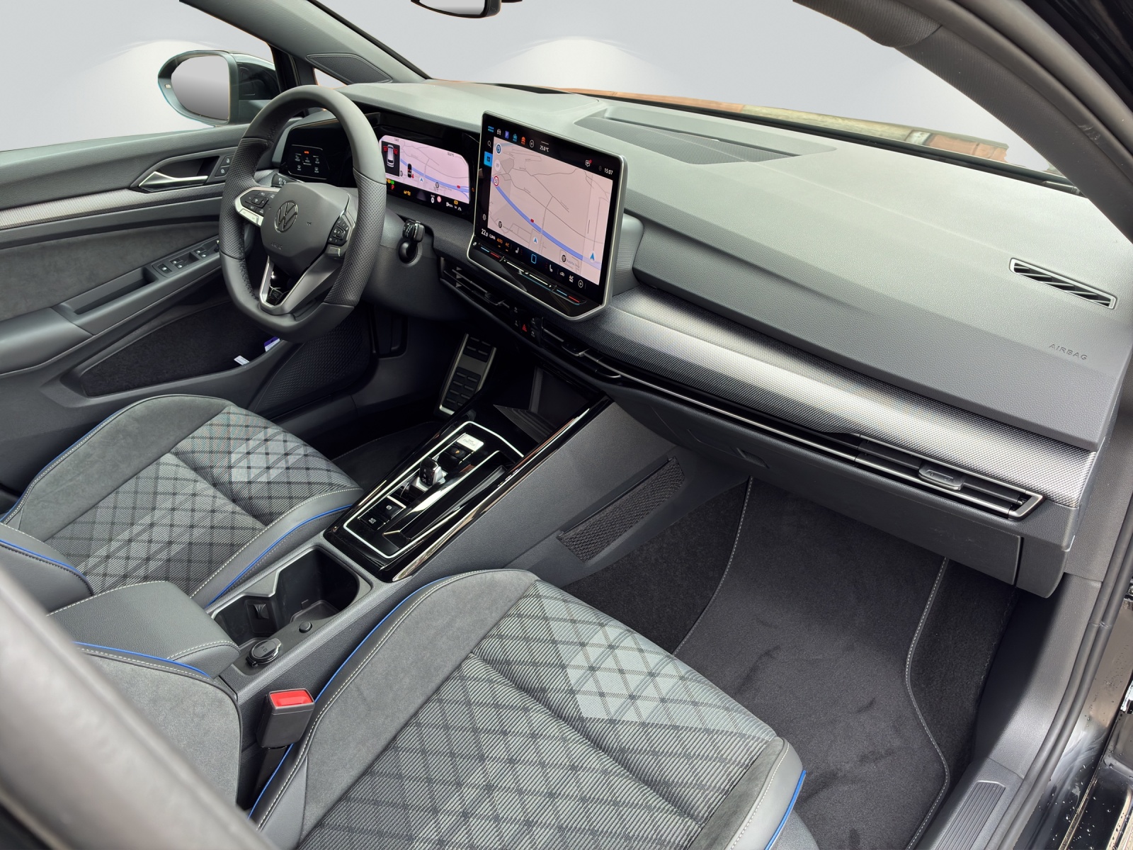 VW Golf Variant 2.0 TSI R-Line DSG 4 Motion-image-7