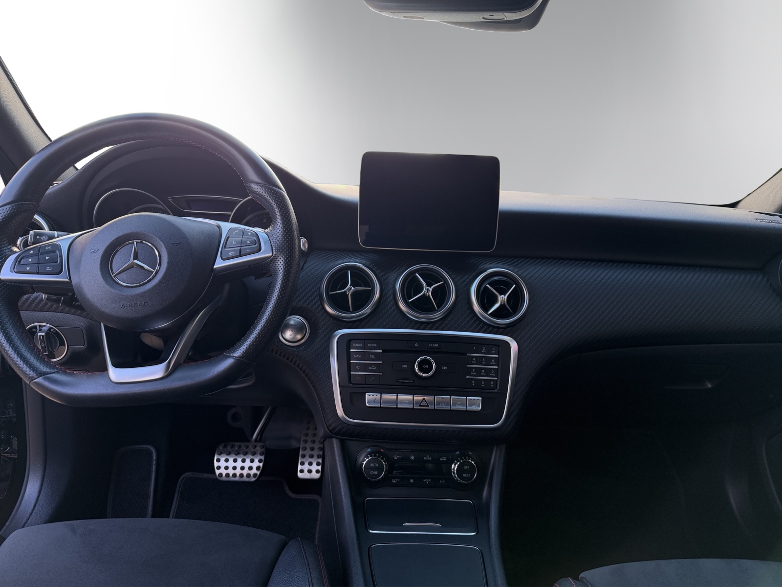 MERCEDES-BENZ A 250 AMG Line 4Matic-image-11