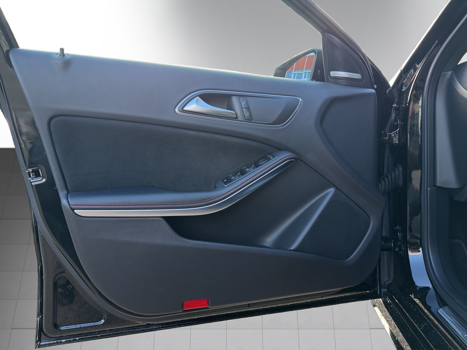 MERCEDES-BENZ A 250 AMG Line 4Matic-image-7