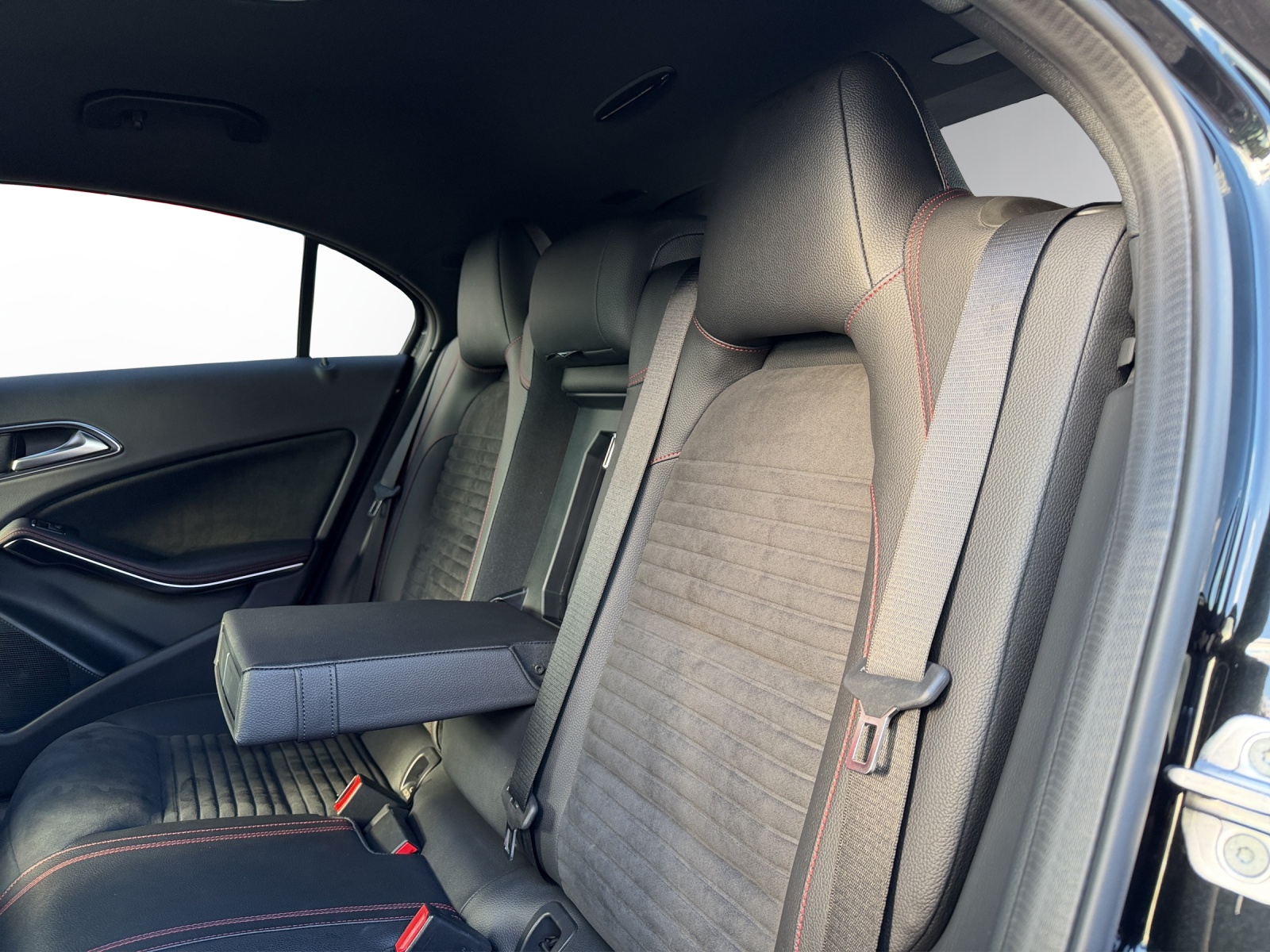 MERCEDES-BENZ A 250 AMG Line 4Matic-image-10
