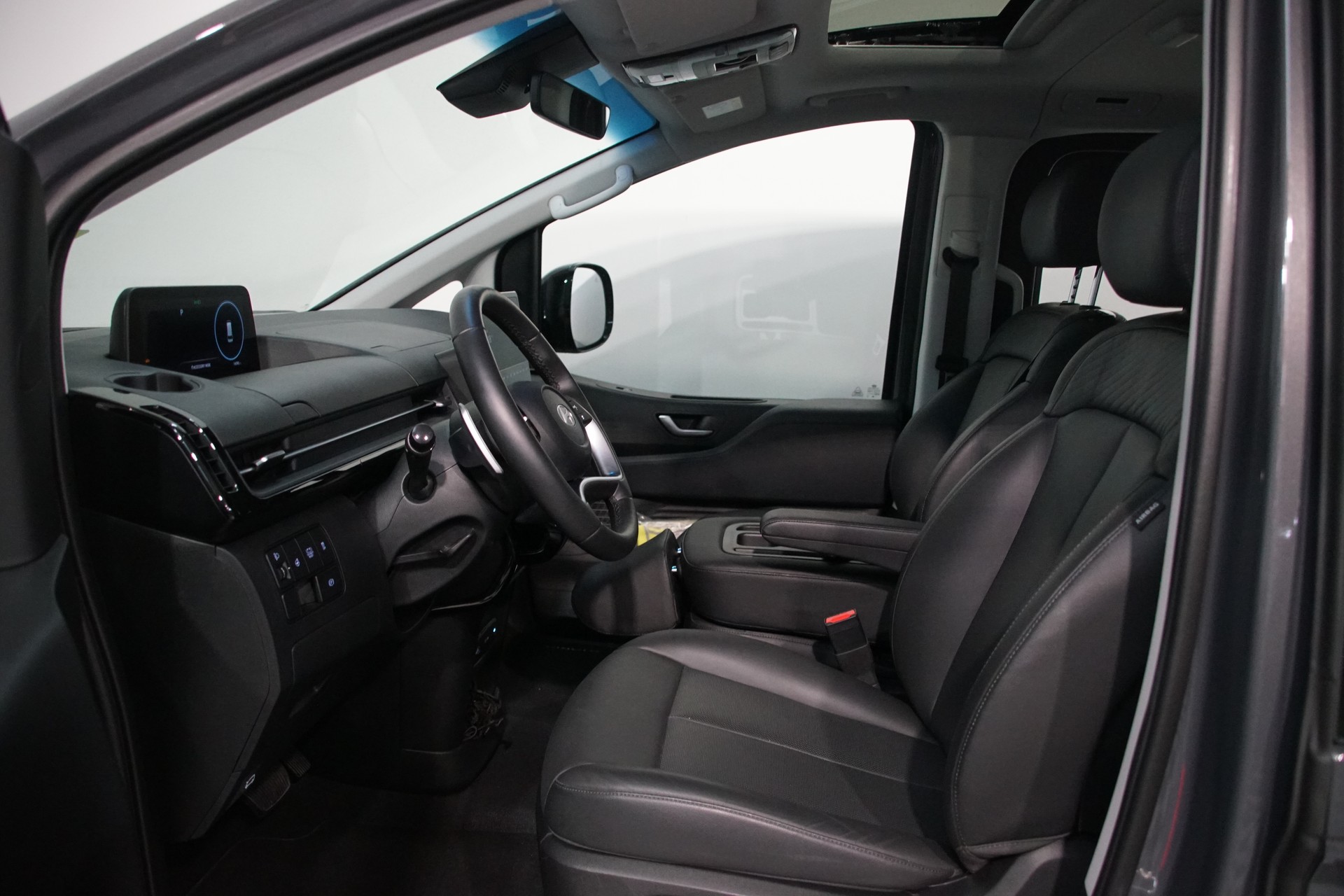 HYUNDAI Staria Premium 1.6 T-GDi HEV Vertex A *swiss*-image-14