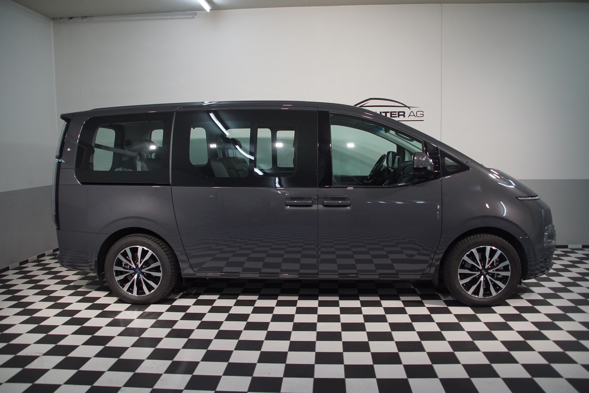 HYUNDAI Staria Premium 1.6 T-GDi HEV Vertex A *swiss*-image-7