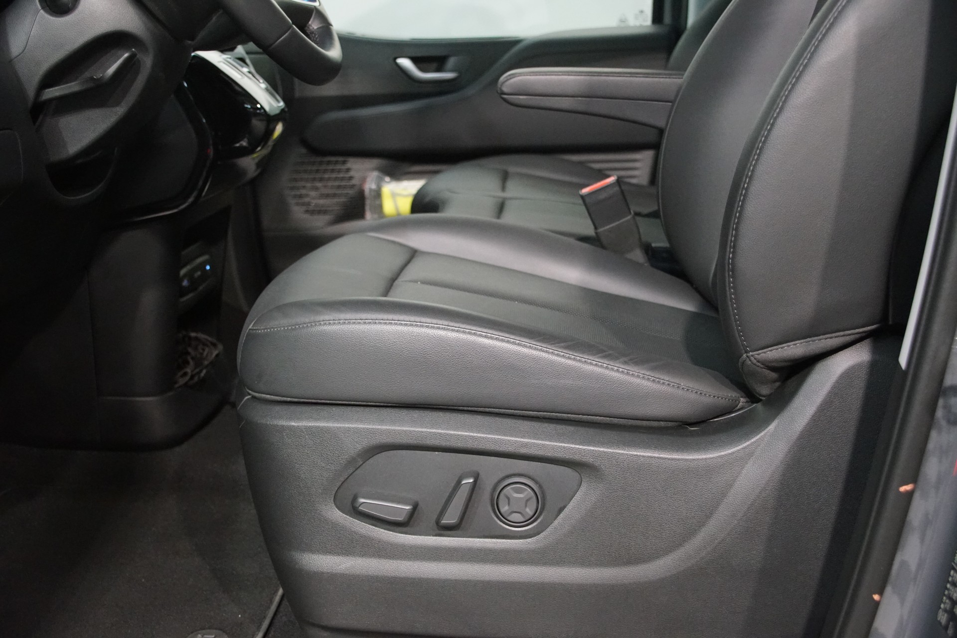 HYUNDAI Staria Premium 1.6 T-GDi HEV Vertex A *swiss*-image-19