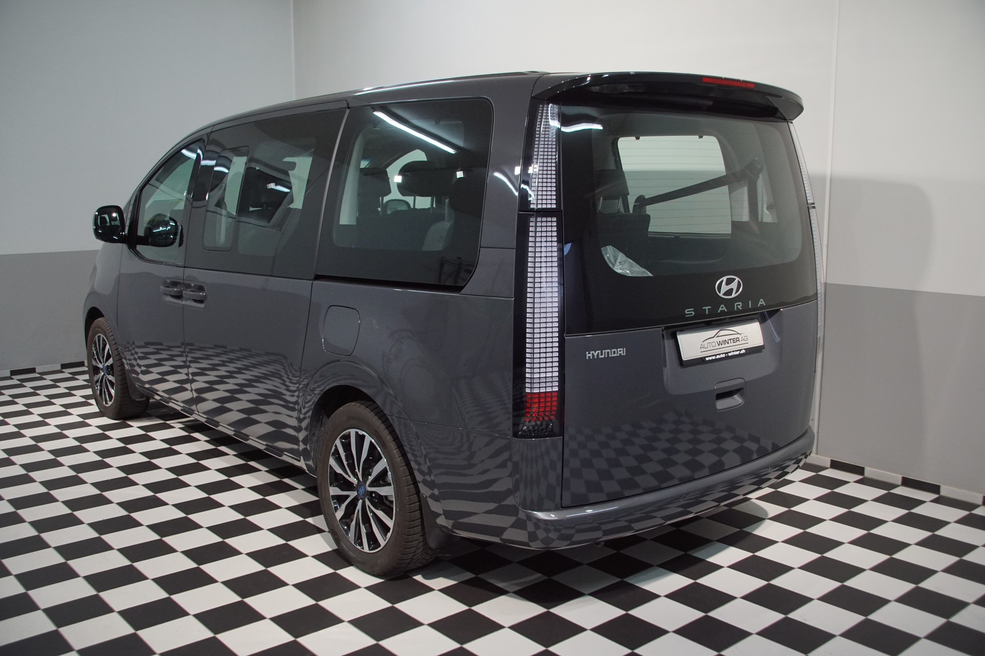 HYUNDAI Staria Premium 1.6 T-GDi HEV Vertex A *swiss*-image-8
