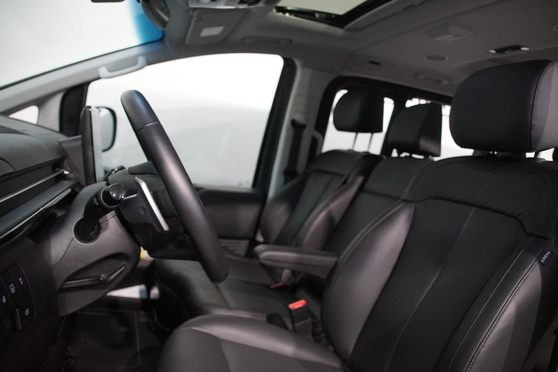 HYUNDAI Staria Premium 1.6 T-GDi HEV Vertex A *swiss*-image-17