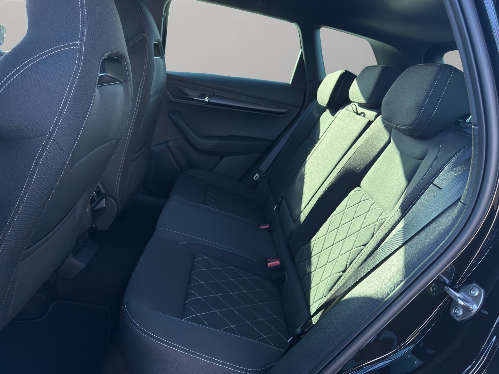SKODA Karoq 2.0 TSI SportLine 4x4 DSG-image-16