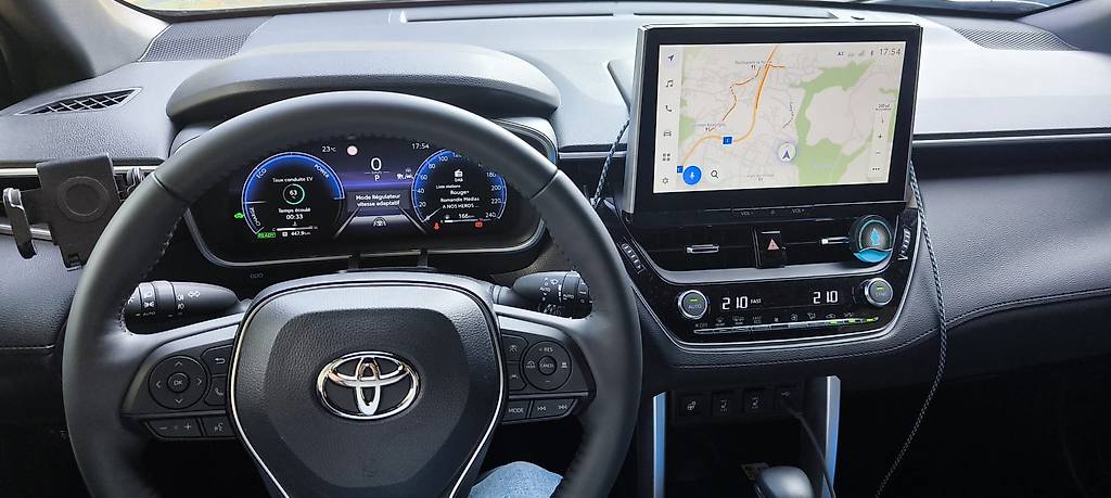 TOYOTA COROLLA CROSS-image-2