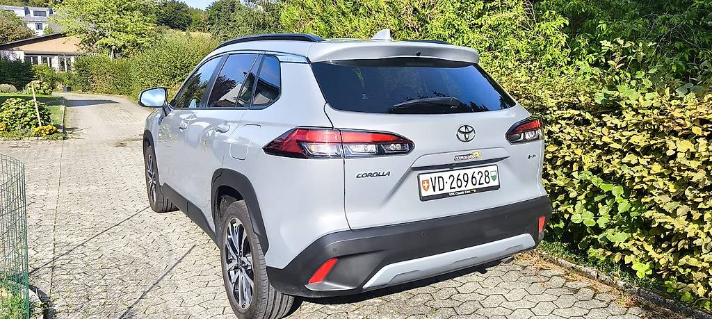 TOYOTA COROLLA CROSS-image-1