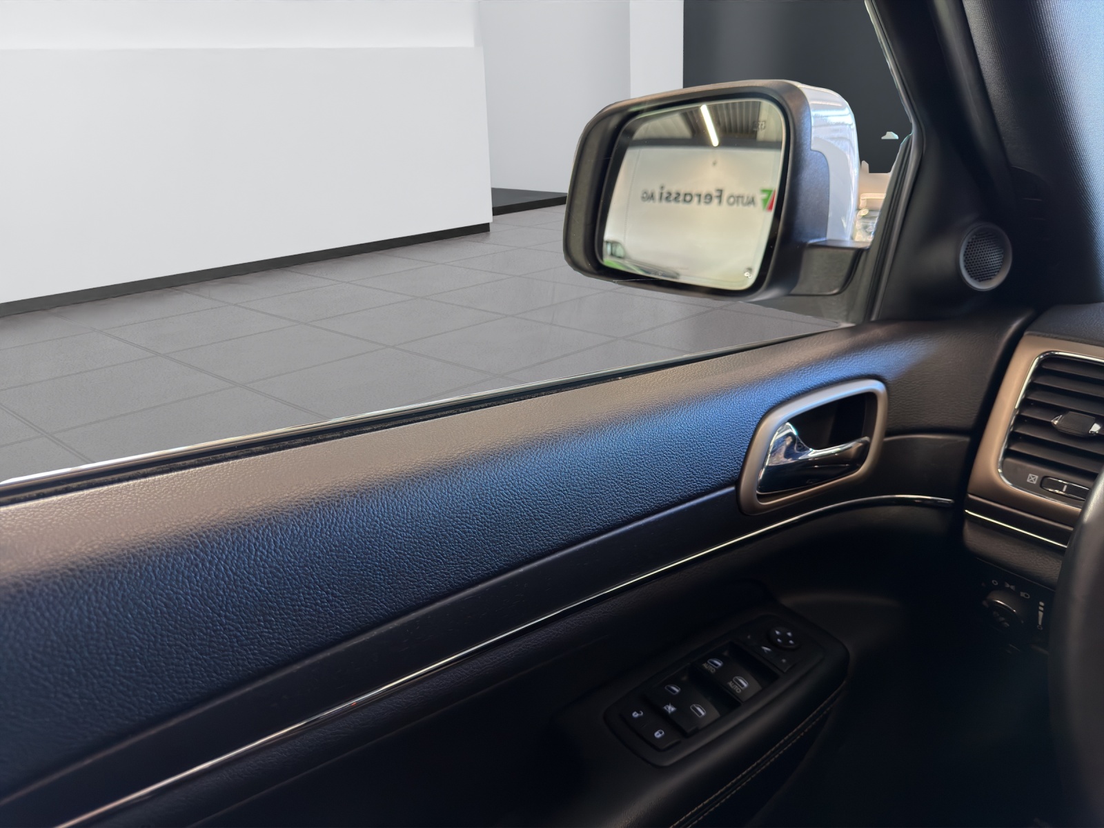 JEEP Grand Cherokee 3.0 CRD Limited Automatic-image-16