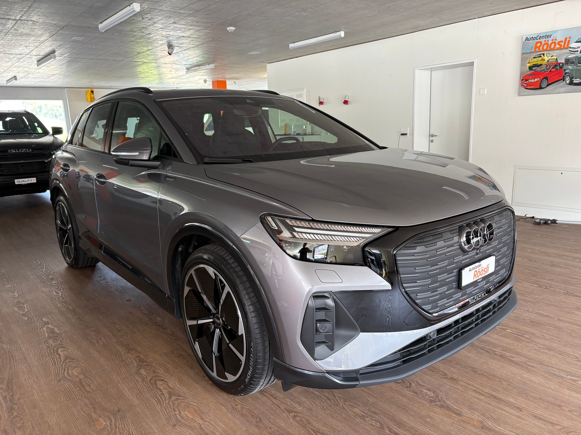 AUDI Q4 e-tron 45 Attraction quattro 82kWh S-line / Black-Optik-image-3