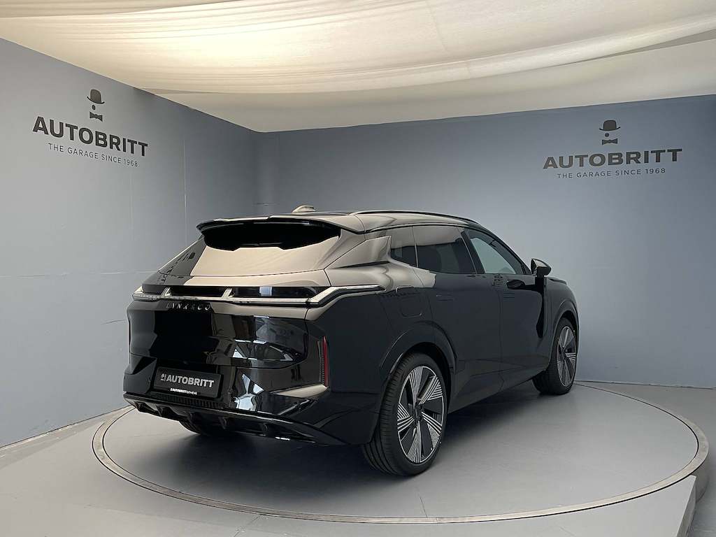 LYNK & CO 08 1.5 PHEV More-showroom-element-1