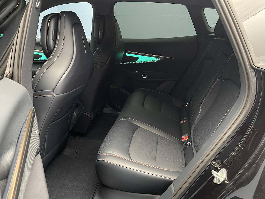 LYNK & CO 08 1.5 PHEV More-image-7
