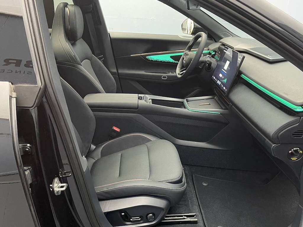 LYNK & CO 08 1.5 PHEV More-image-10