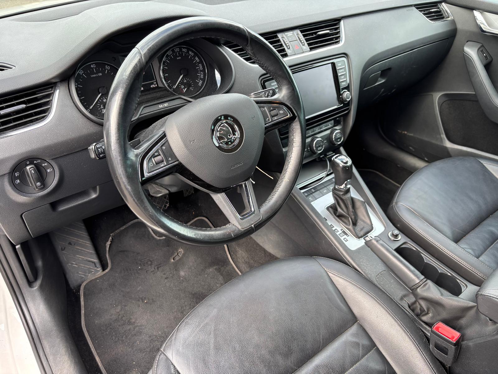 SKODA Octavia Combi 1.8 TSI Elegance 4x4 DSG-image-8