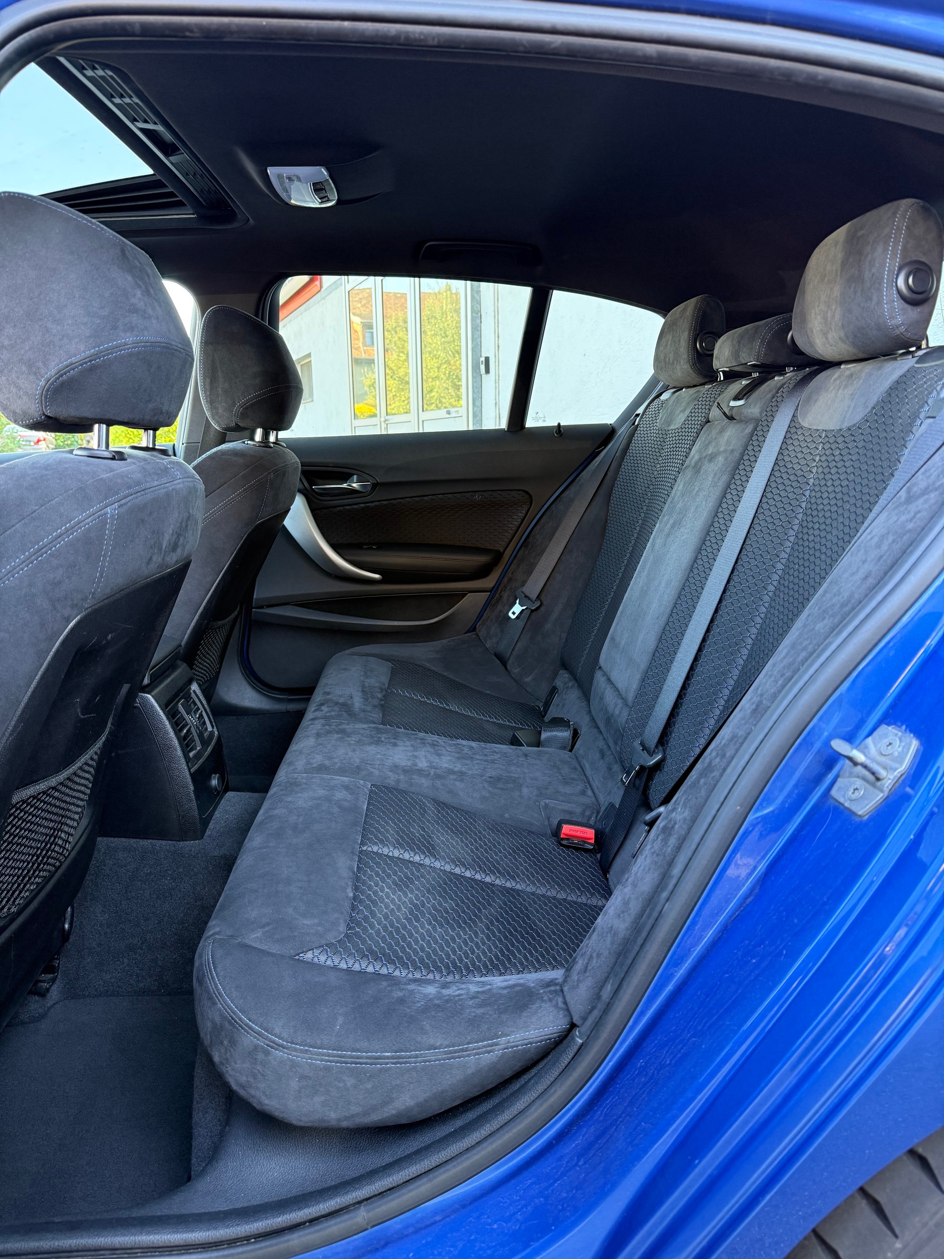 BMW M135i xDrive Steptronic-image-17