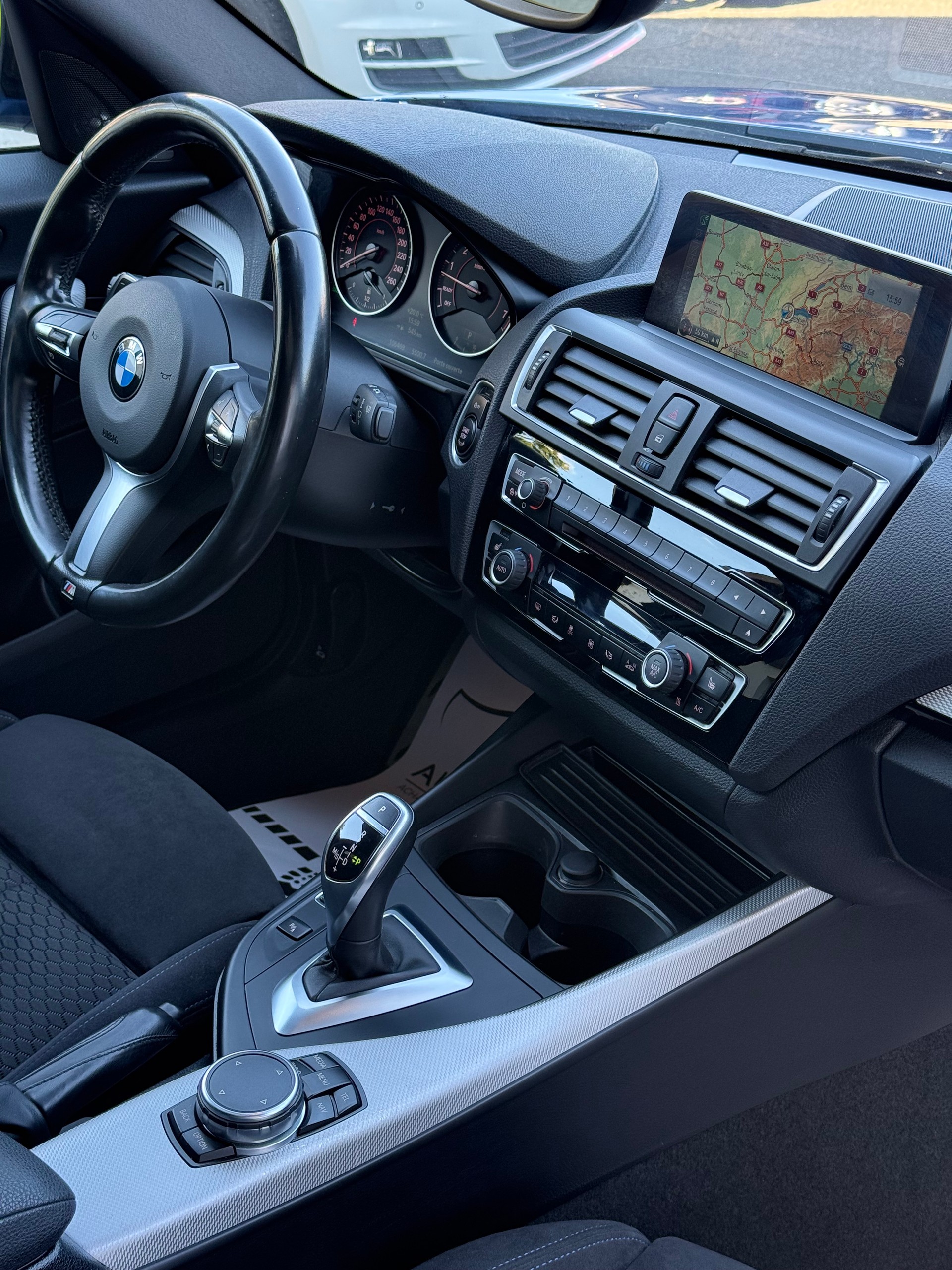 BMW M135i xDrive Steptronic-image-23