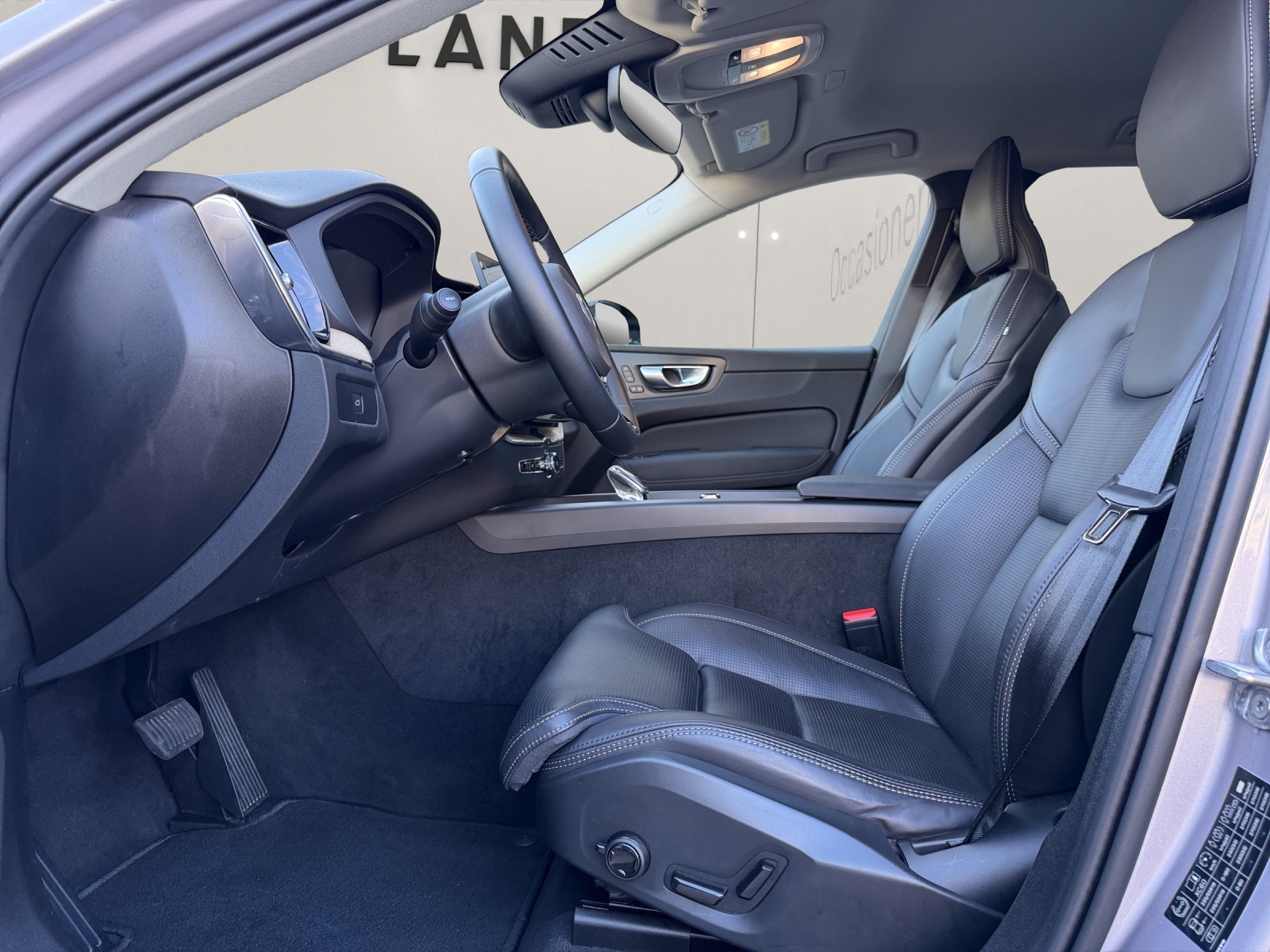 VOLVO XC60 2.0 B5 MH Plus Dark AWD-image-8