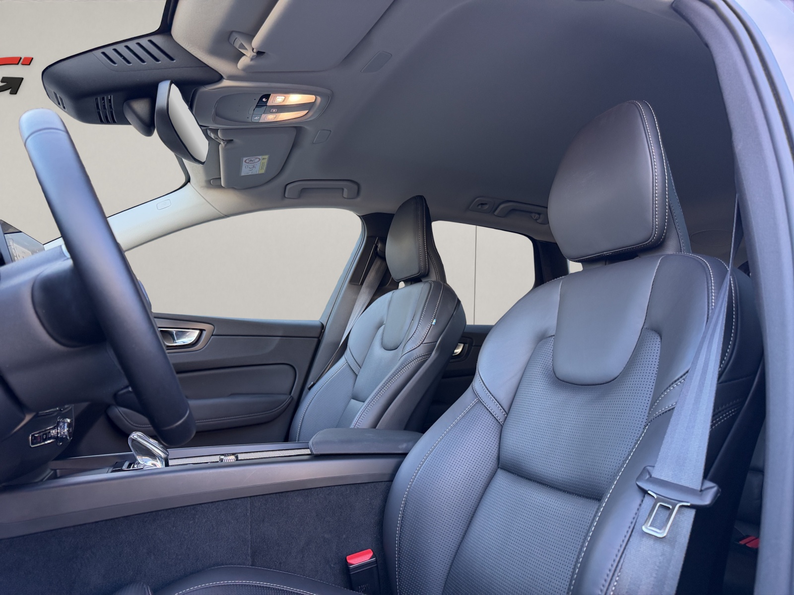 VOLVO XC60 2.0 B5 MH Plus Dark AWD-image-10