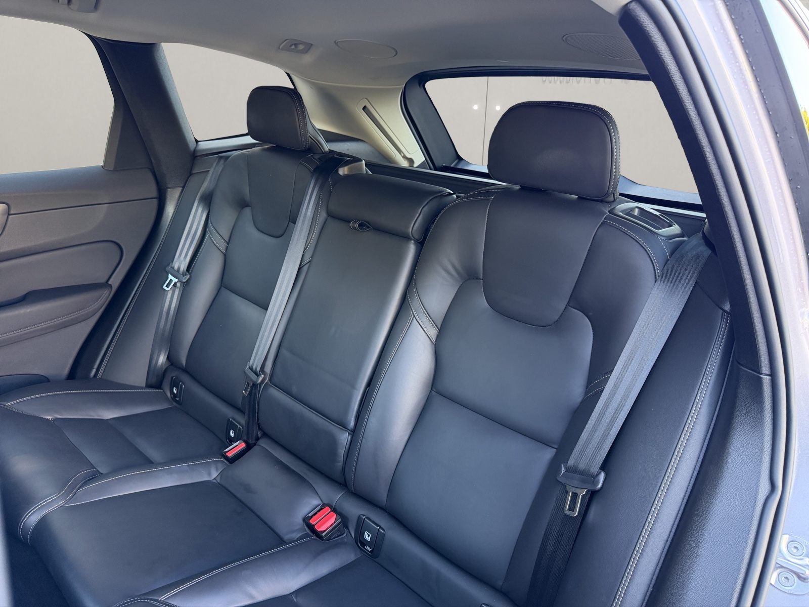VOLVO XC60 2.0 B5 MH Plus Dark AWD-image-11