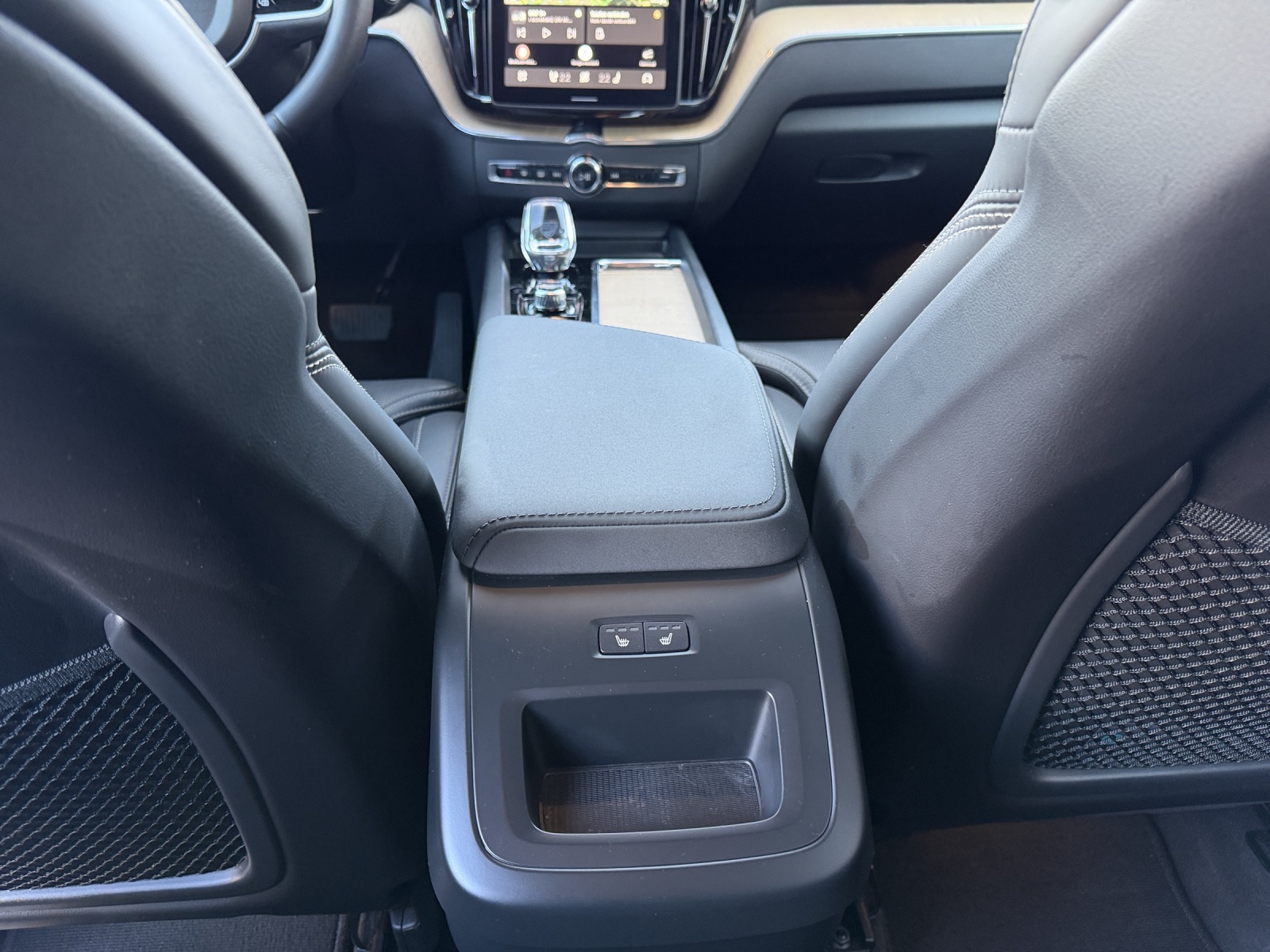 VOLVO XC60 2.0 B5 MH Plus Dark AWD-image-14