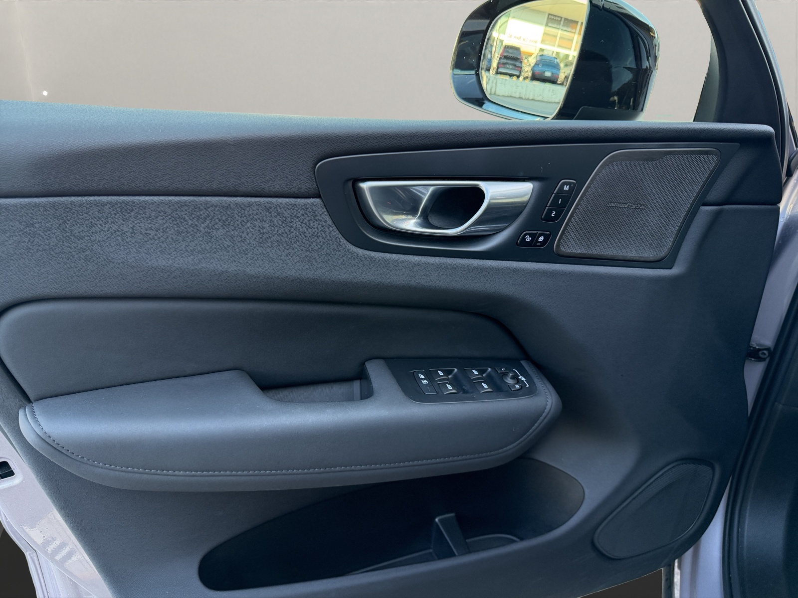 VOLVO XC60 2.0 B5 MH Plus Dark AWD-image-15