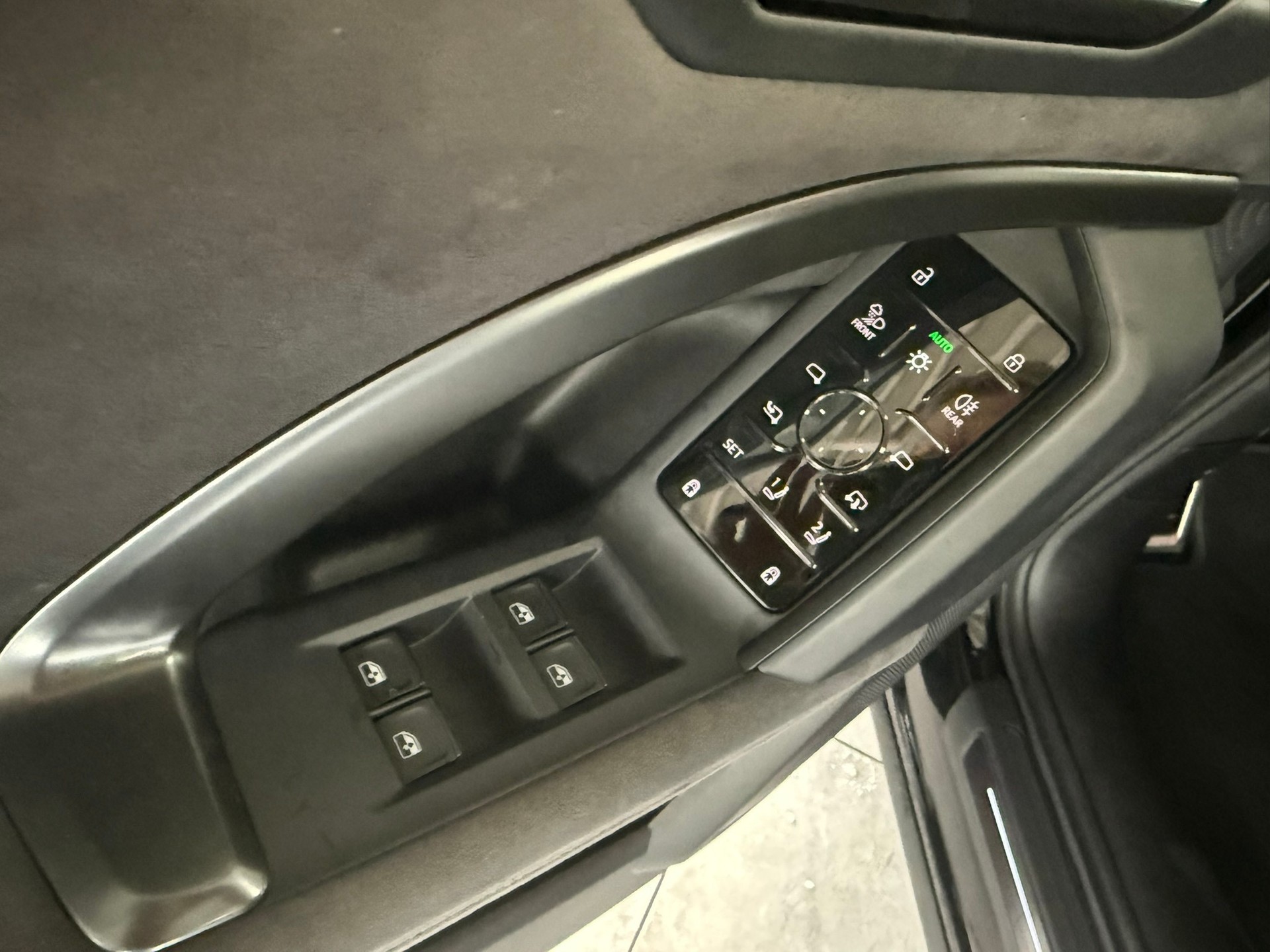 AUDI SQ5 Sportback TFSI quattro S-tronic, 8-fach bereift-image-12