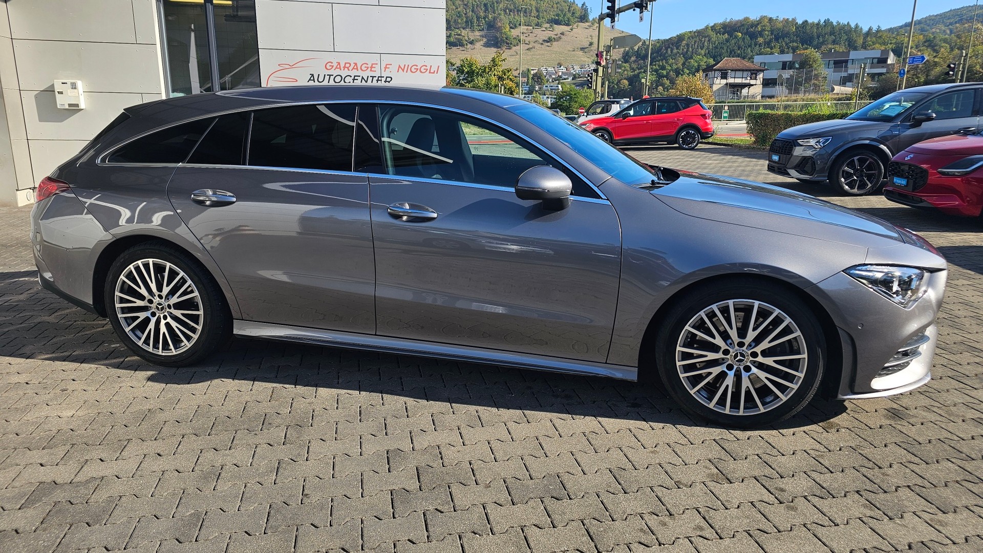 MERCEDES-BENZ CLA Shooting Brake 250 4Matic 7G-DCT AMG Line-image-3