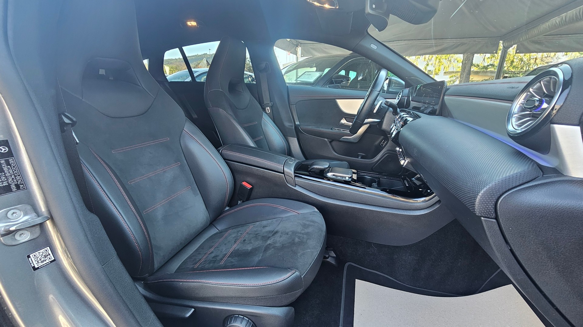 MERCEDES-BENZ CLA Shooting Brake 250 4Matic 7G-DCT AMG Line-image-21