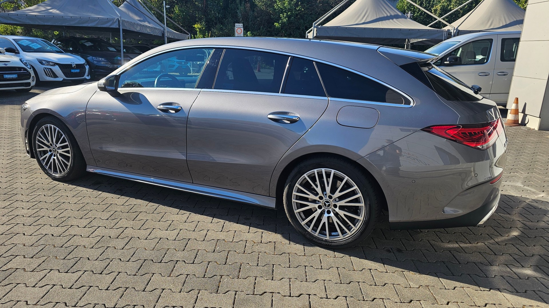 MERCEDES-BENZ CLA Shooting Brake 250 4Matic 7G-DCT AMG Line-image-12