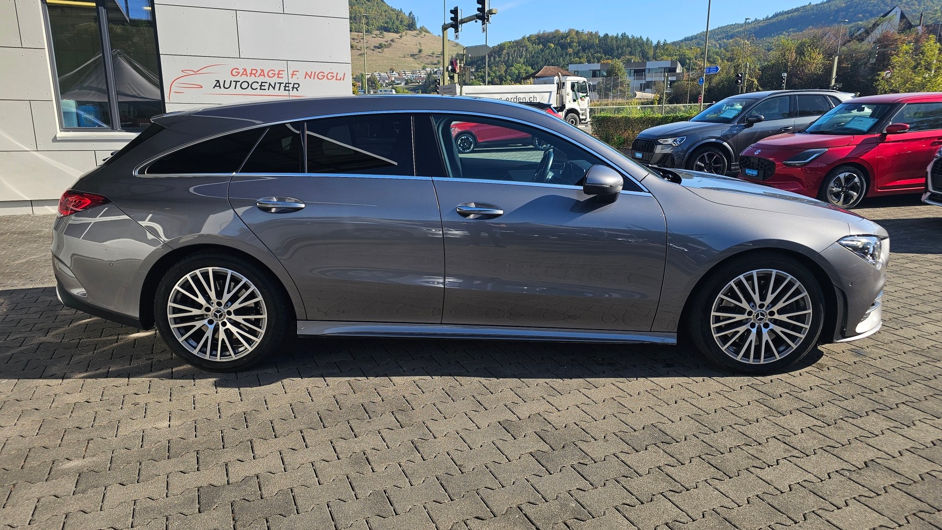MERCEDES-BENZ CLA Shooting Brake 250 4Matic 7G-DCT AMG Line-image-4