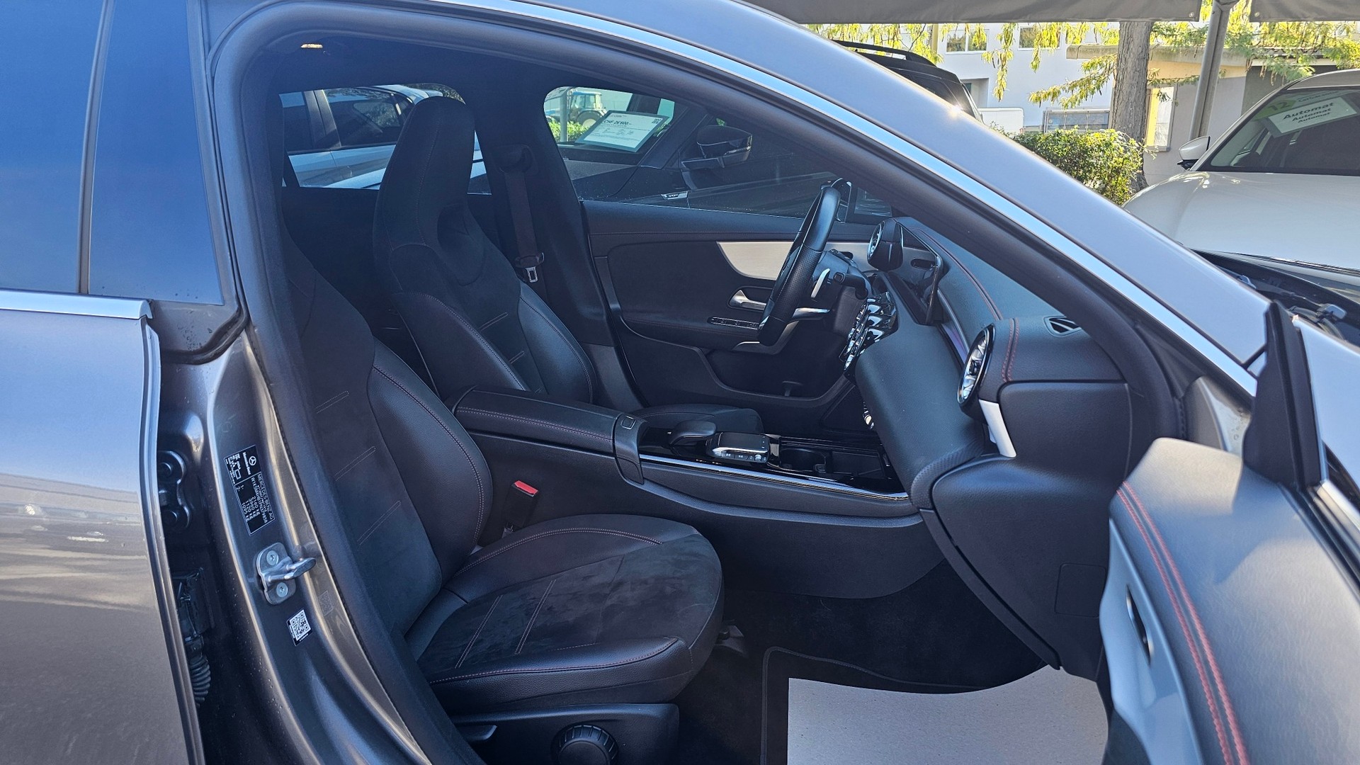 MERCEDES-BENZ CLA Shooting Brake 250 4Matic 7G-DCT AMG Line-image-20