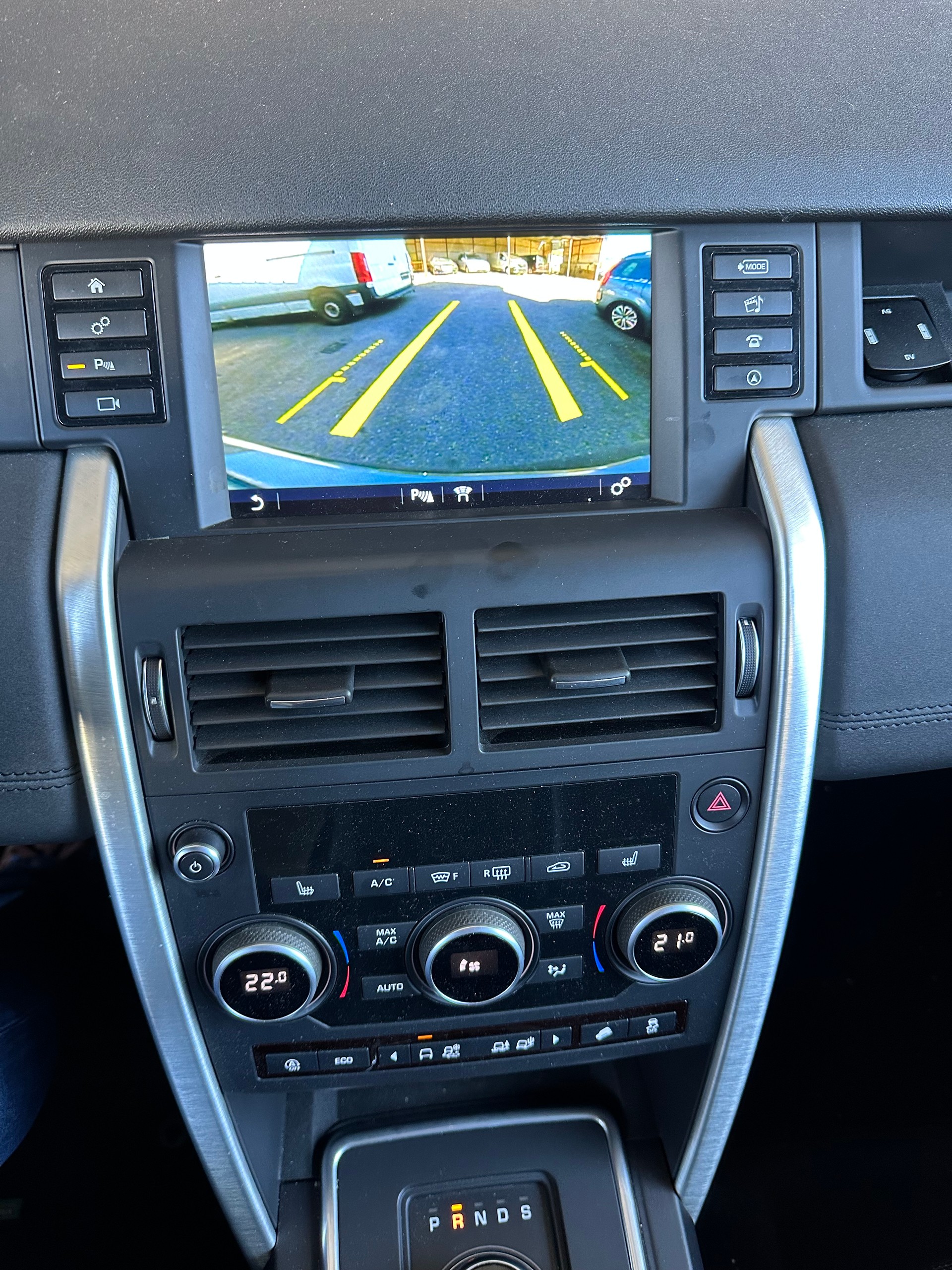 LAND ROVER Discovery Sport 2.0 TD4 Advantage AT9-image-12