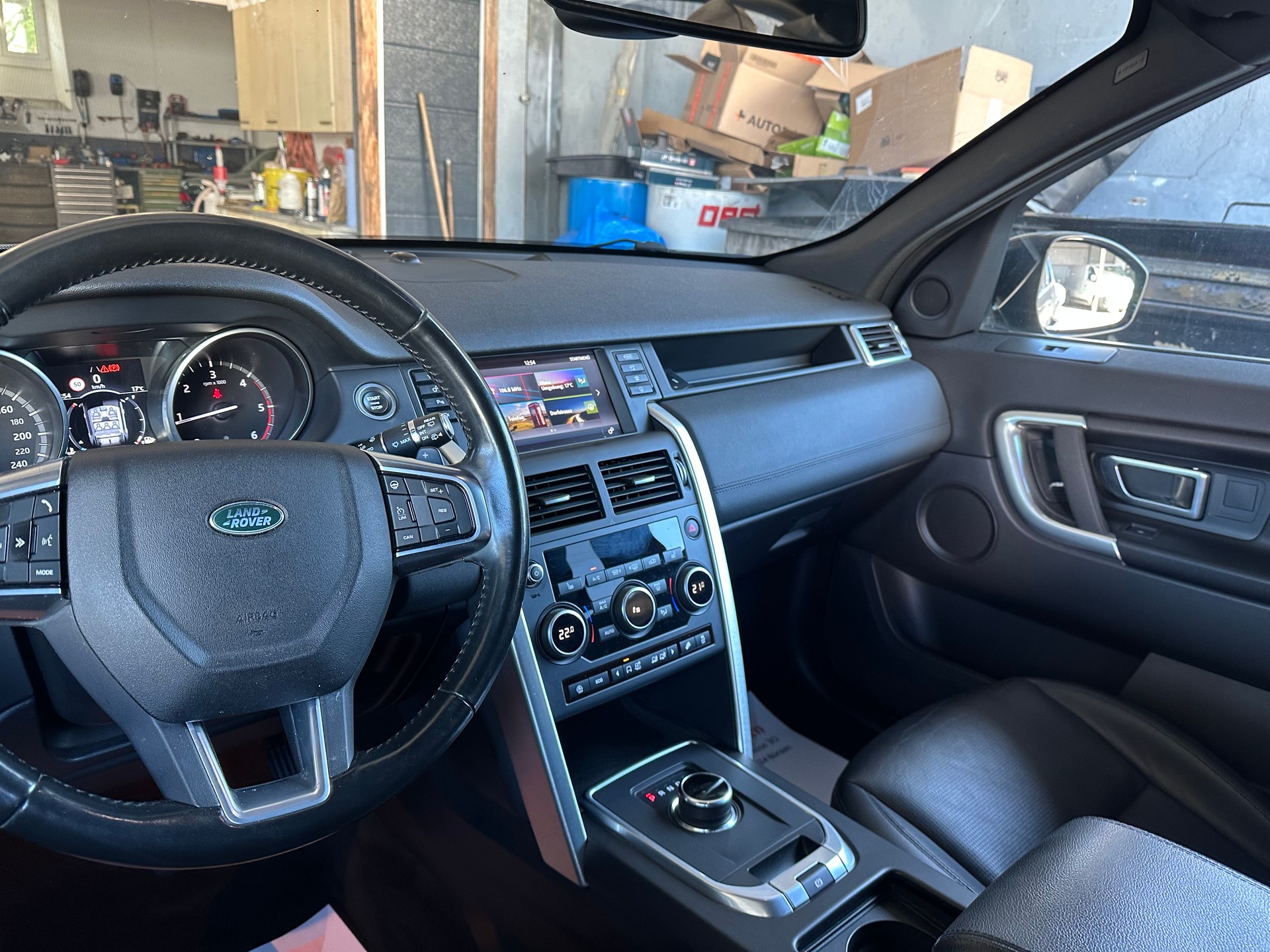 LAND ROVER Discovery Sport 2.0 TD4 Advantage AT9-image-8