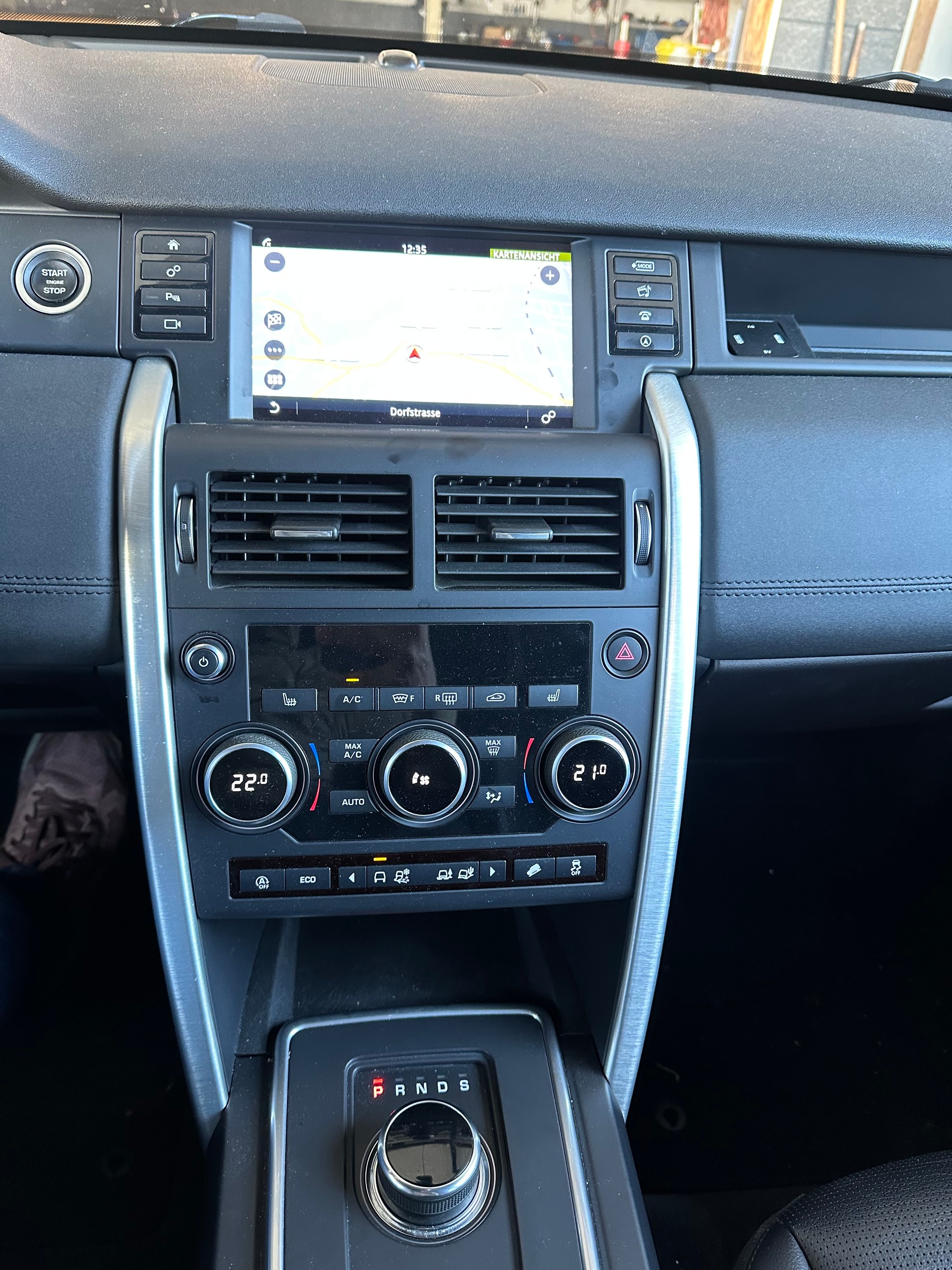 LAND ROVER Discovery Sport 2.0 TD4 Advantage AT9-image-13