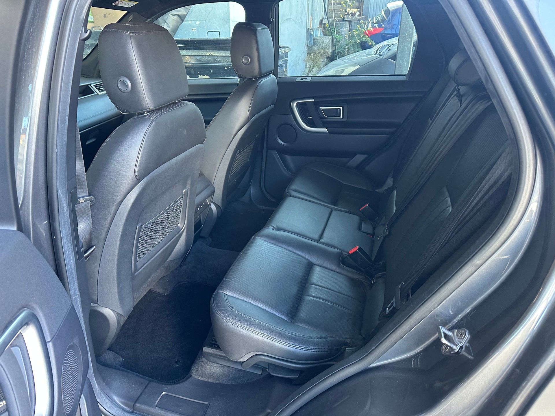 LAND ROVER Discovery Sport 2.0 TD4 Advantage AT9-image-10