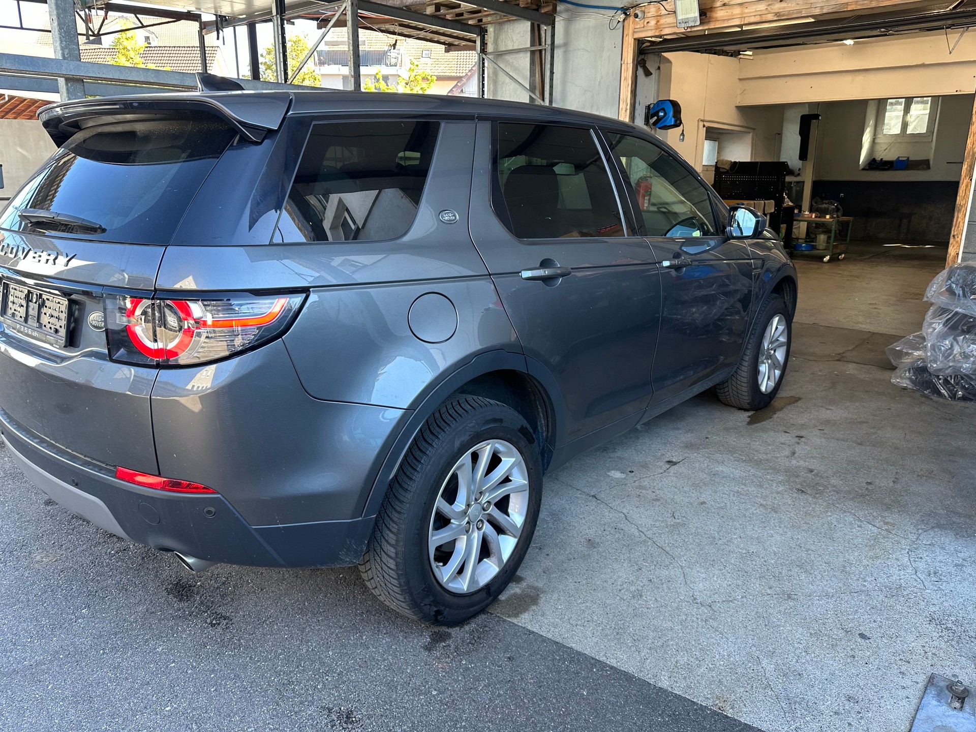LAND ROVER Discovery Sport 2.0 TD4 Advantage AT9-image-4
