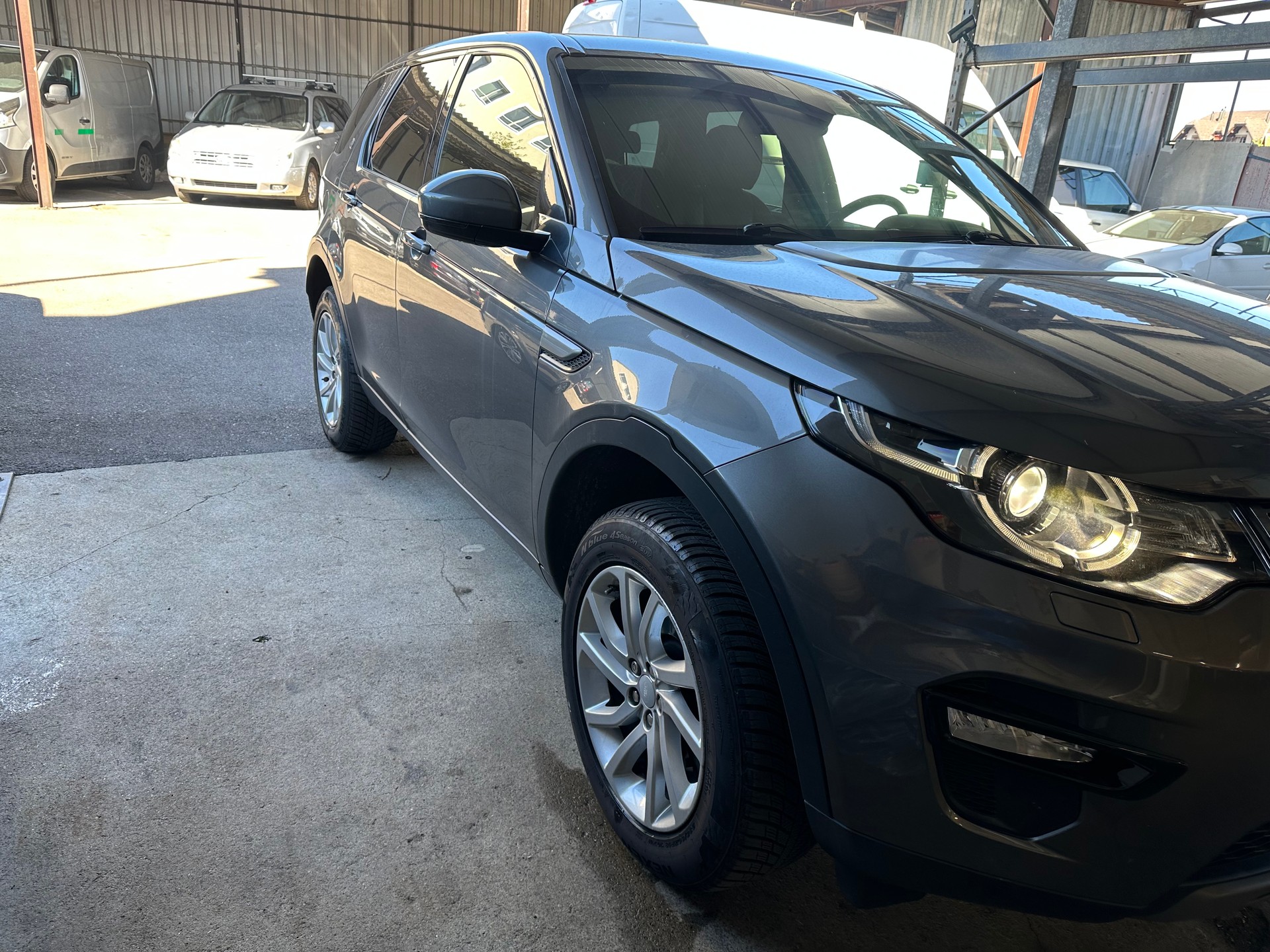 LAND ROVER Discovery Sport 2.0 TD4 Advantage AT9-image-5