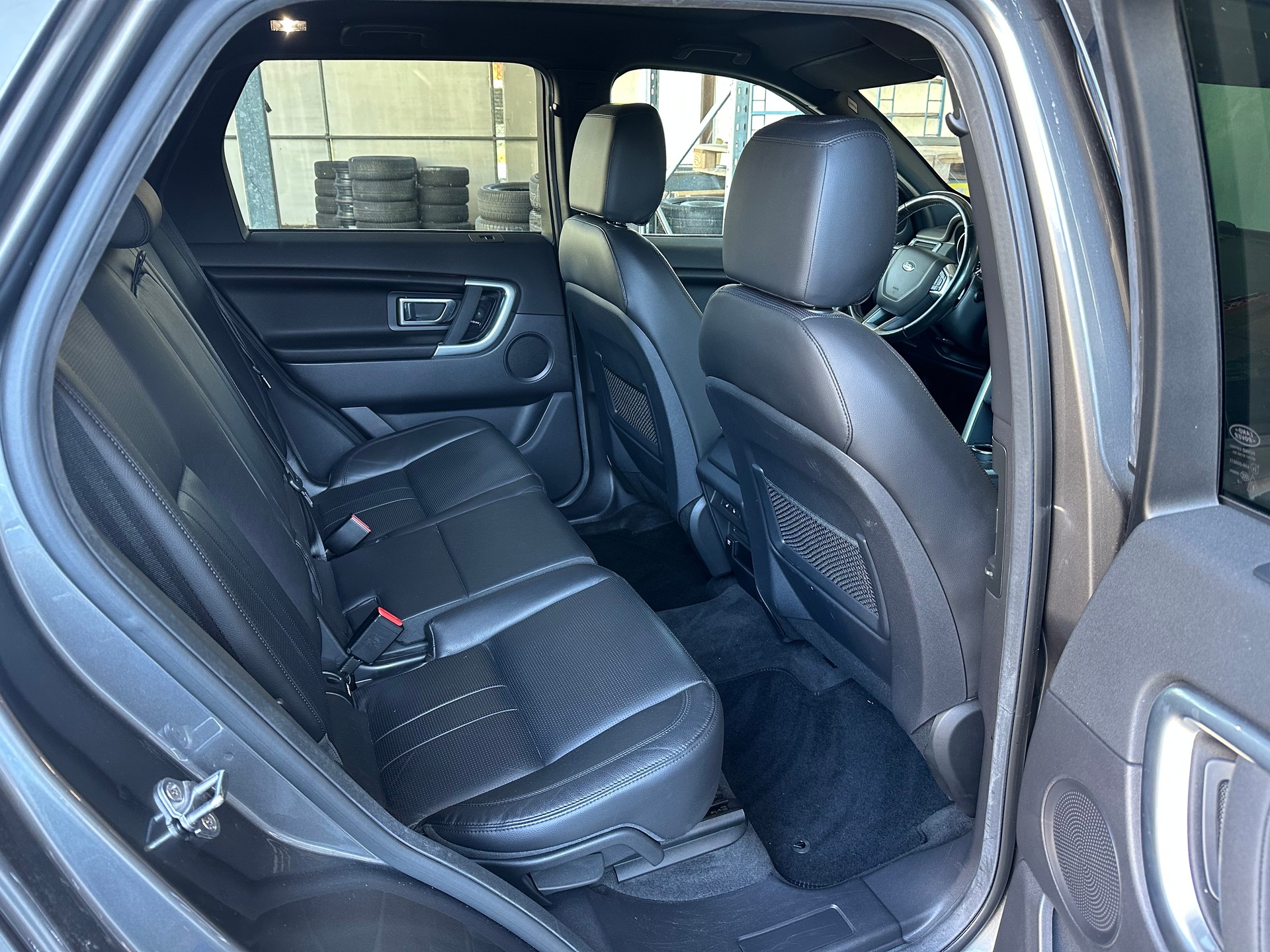 LAND ROVER Discovery Sport 2.0 TD4 Advantage AT9-image-9