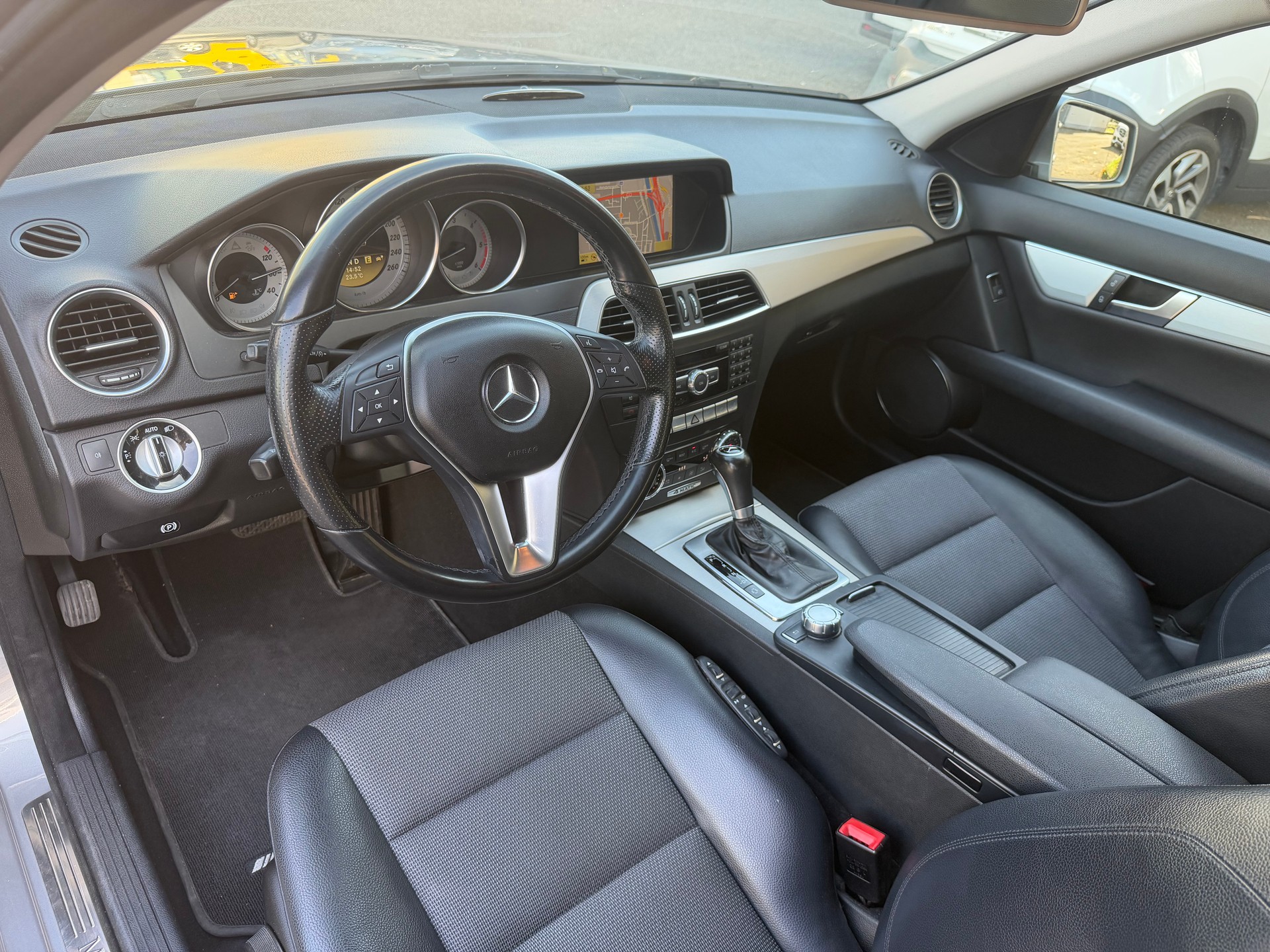 MERCEDES-BENZ C 300 CDI Avantgarde 4Matic 7G-Tronic-image-11