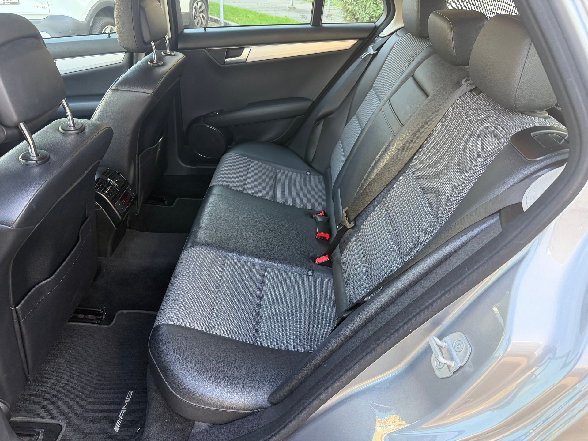 MERCEDES-BENZ C 300 CDI Avantgarde 4Matic 7G-Tronic-image-7