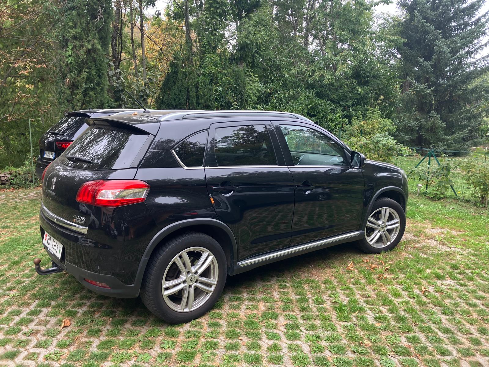 PEUGEOT 1.6 HDi 115 Allure S/S-image-1