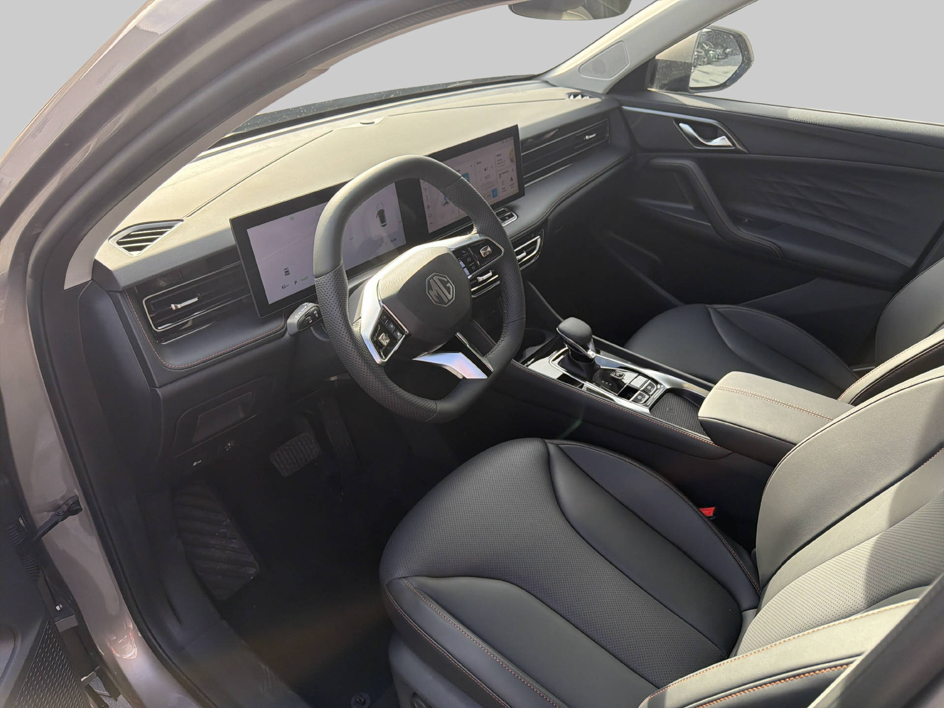 MG HS 1.5 Hybrid Luxury-image-5