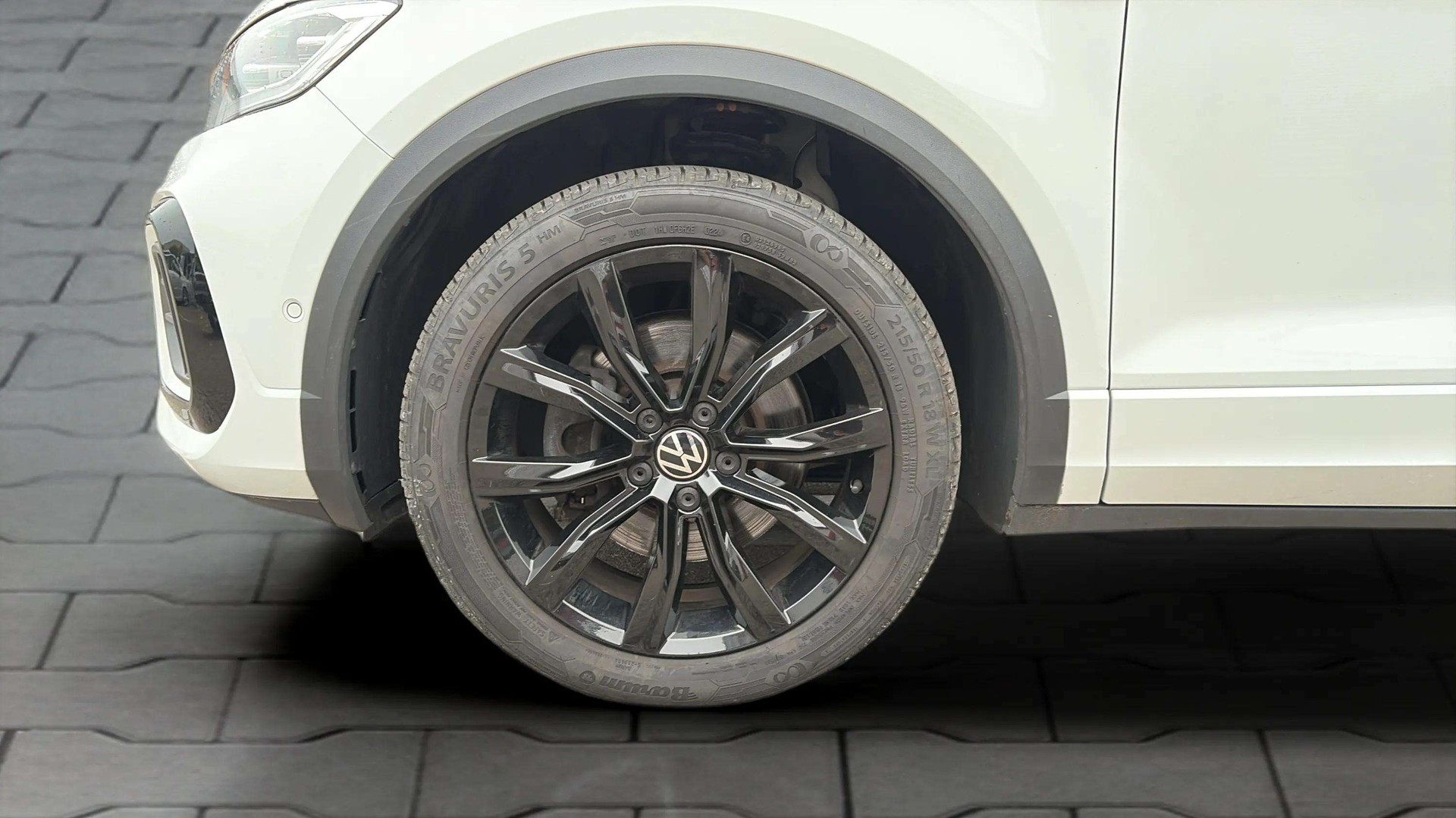 VW T-Roc 2.0 TSI R-Line DSG 4Motion Black Style mit AHK & Rückfahrkamera-image-26